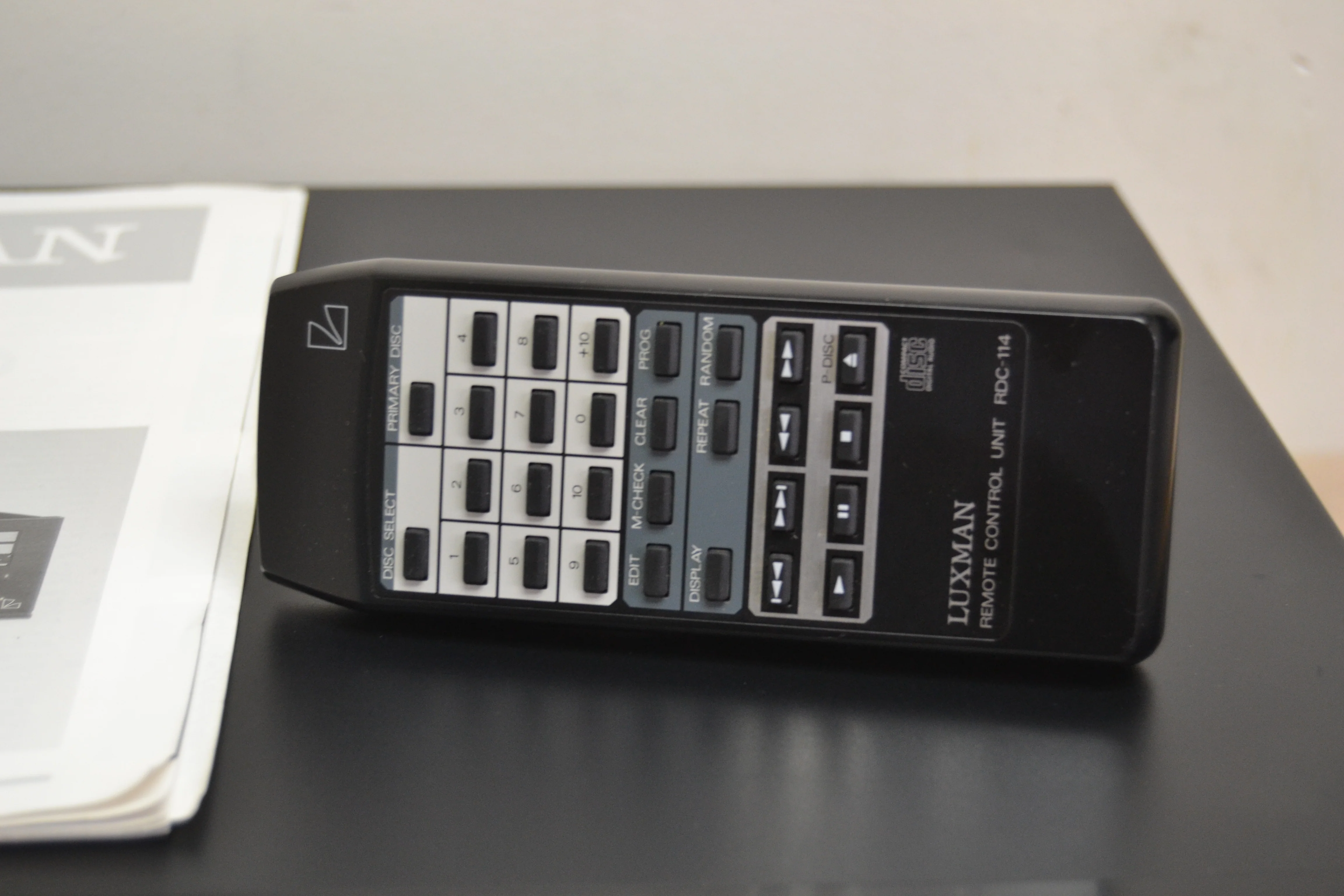 Luxman DC-114 CD Player * 6 Disc Magazine * Single Slot Player * Remote Control * Manual - Image 6