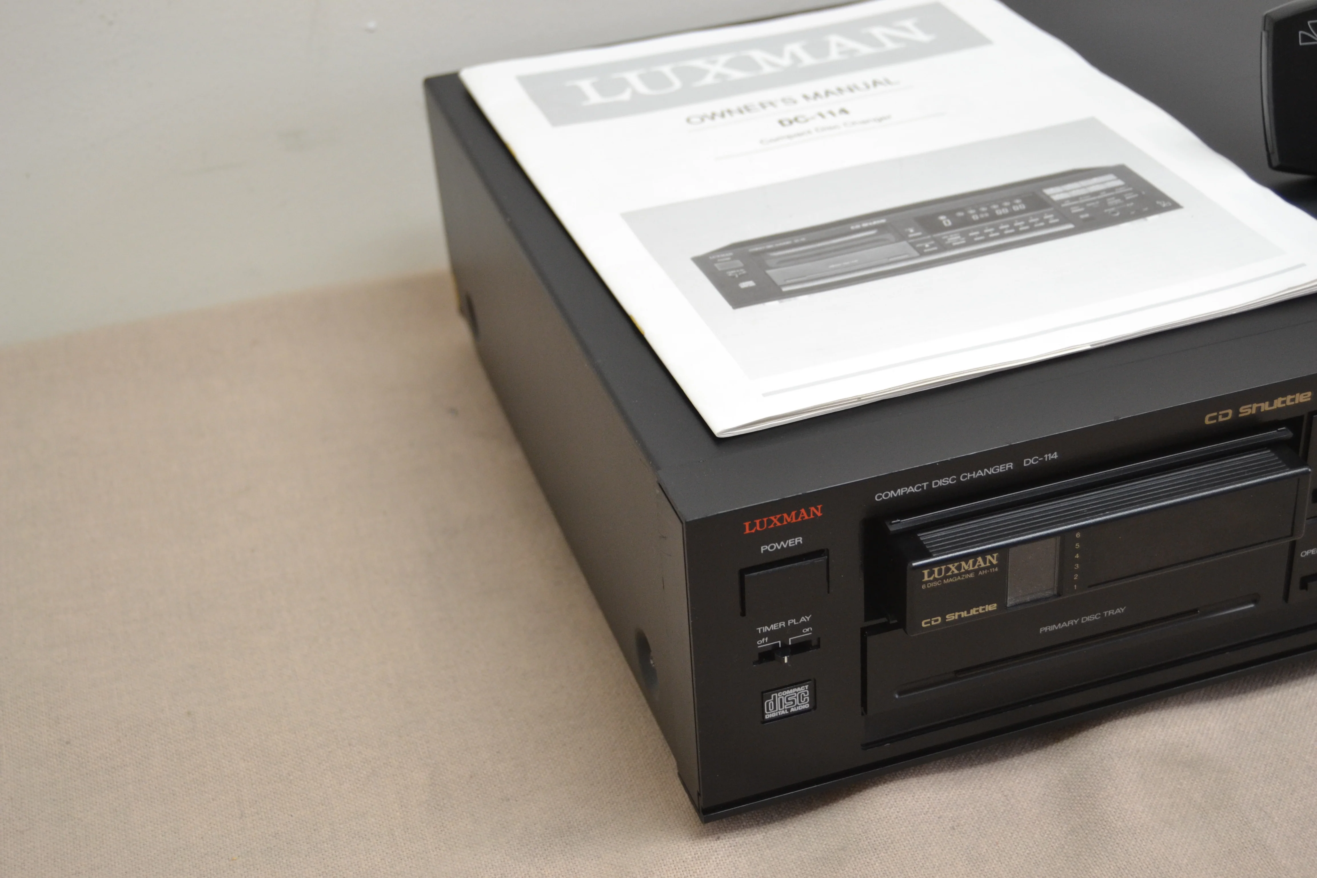 Luxman DC-114 CD Player * 6 Disc Magazine * Single Slot Player * Remote Control * Manual - Image 8