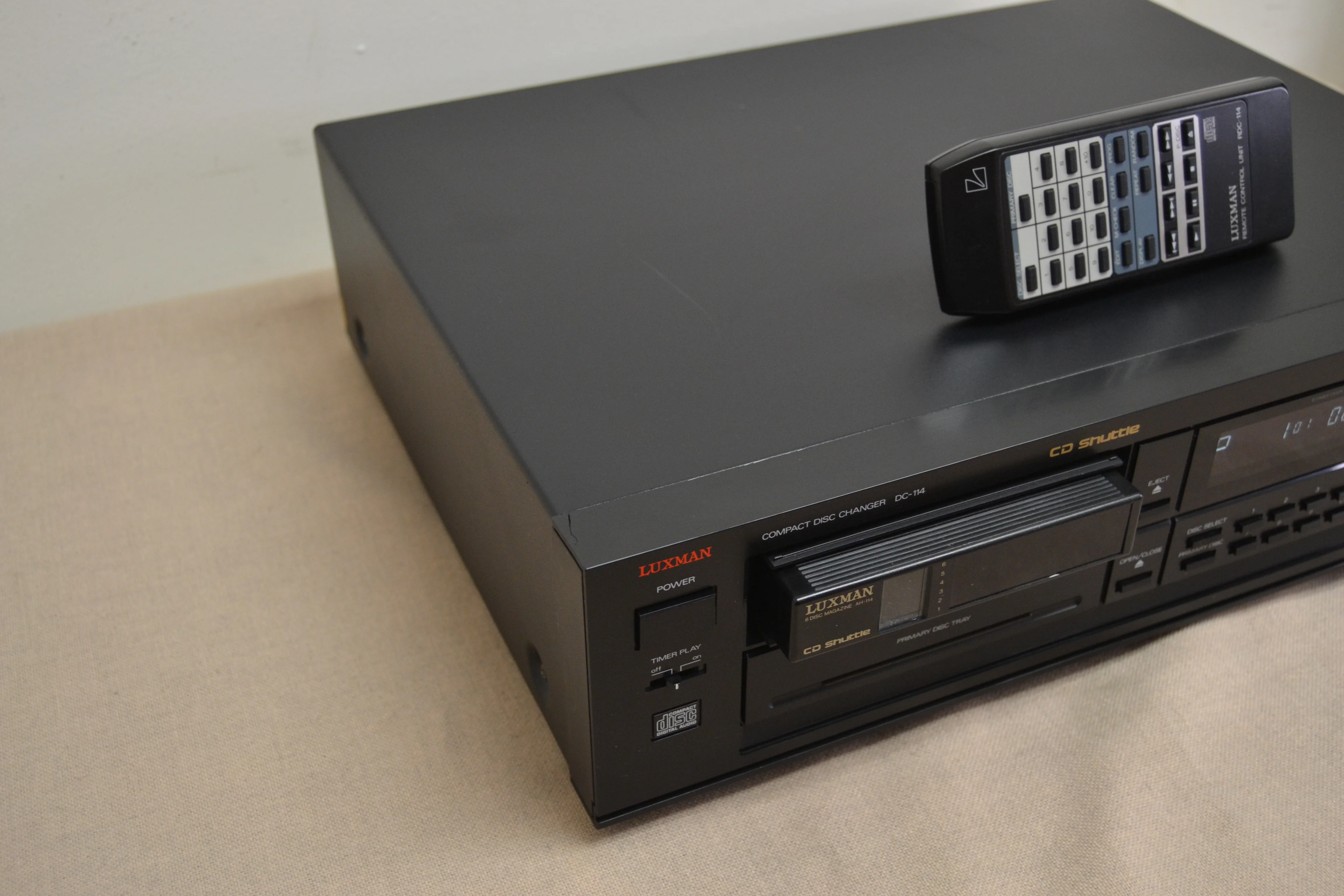 Luxman DC-114 CD Player * 6 Disc Magazine * Single Slot Player * Remote Control * READ - Image 9