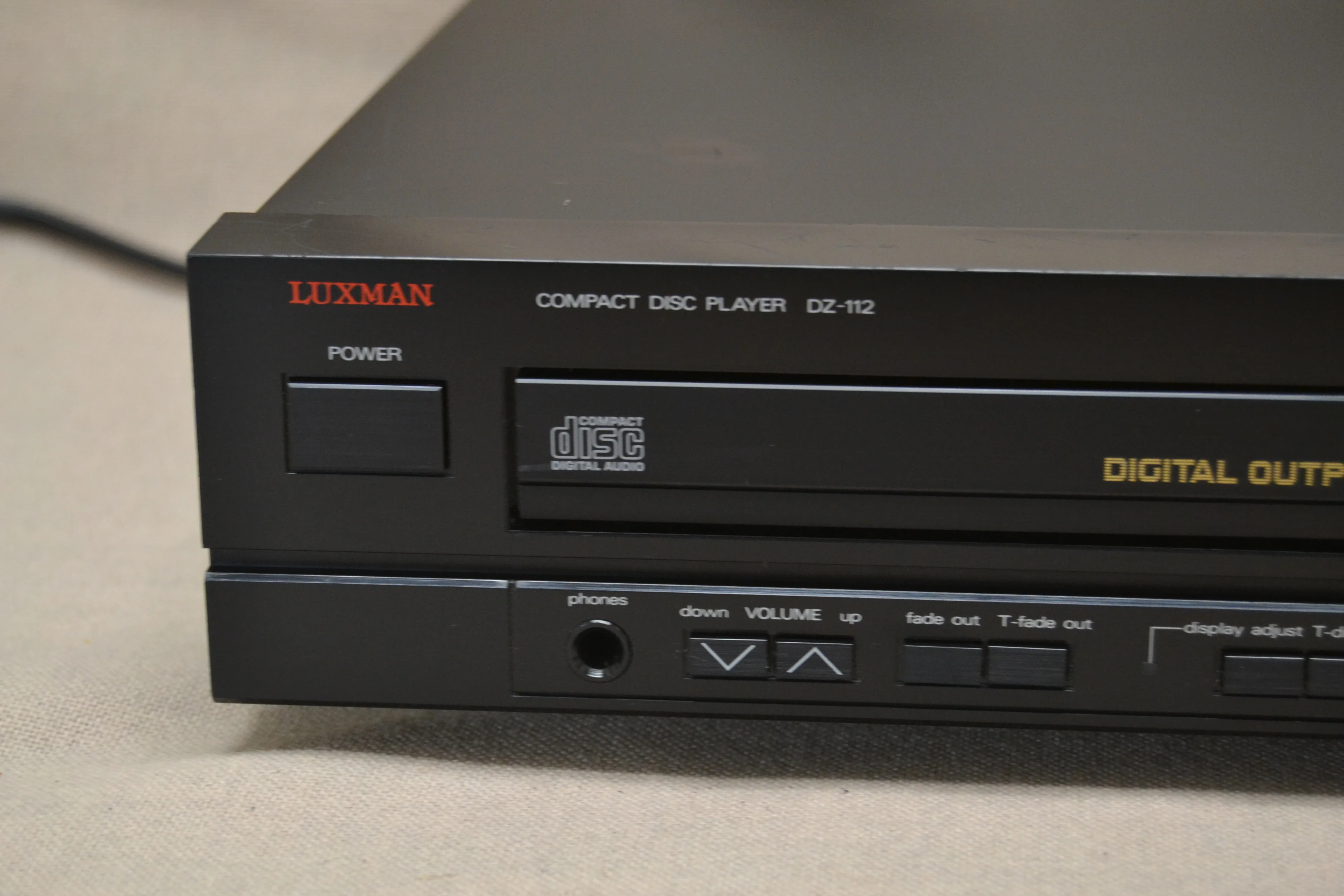 Luxman DZ-112 Single CD Player - Image 2