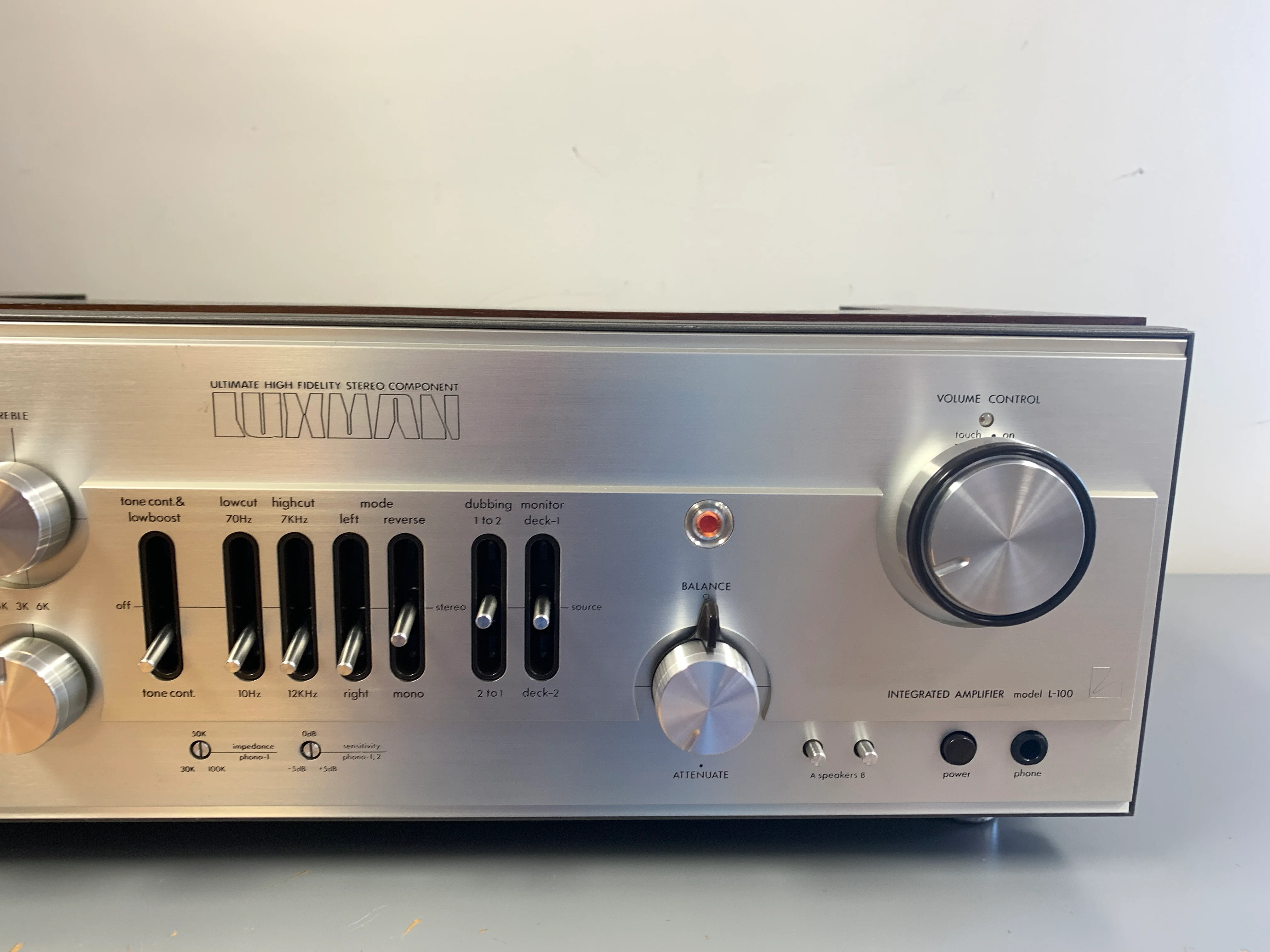 Luxman L-100 Integrated Amp - Image 4