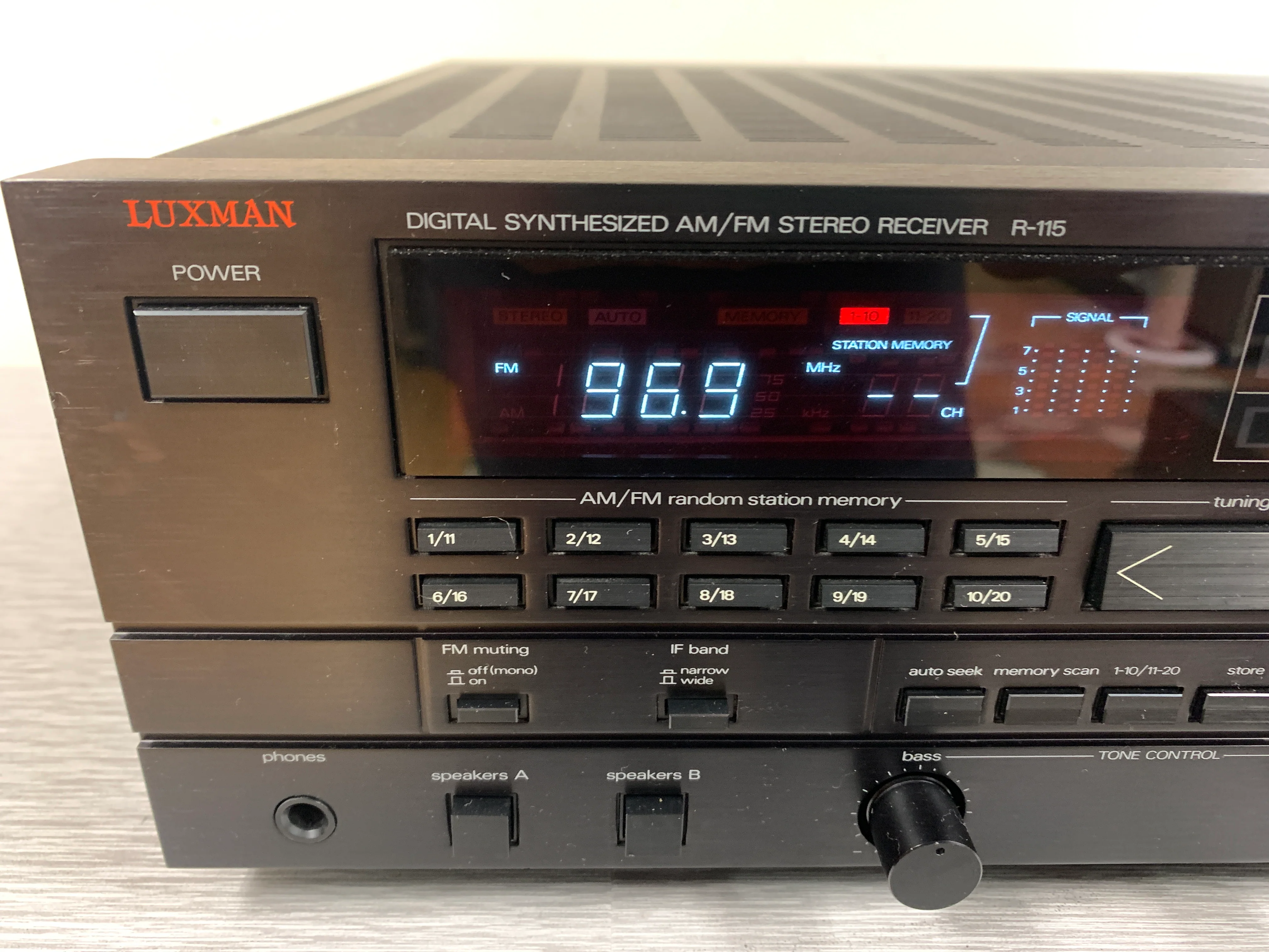 Luxman R-115 Stereo Receiver * 70W RMS * 1990 - Image 2