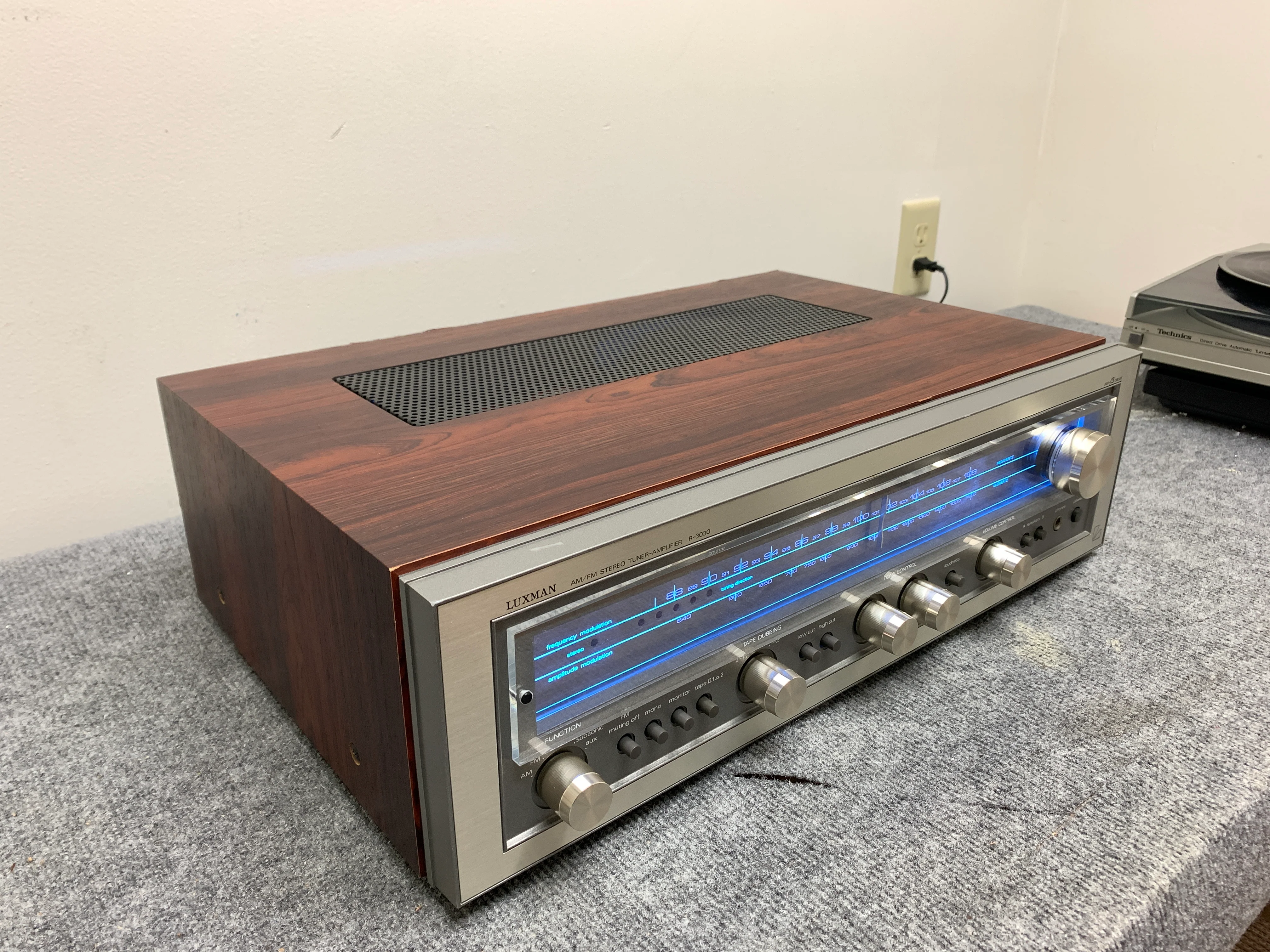 Luxman R-3030 Stereo receiver - Image 3