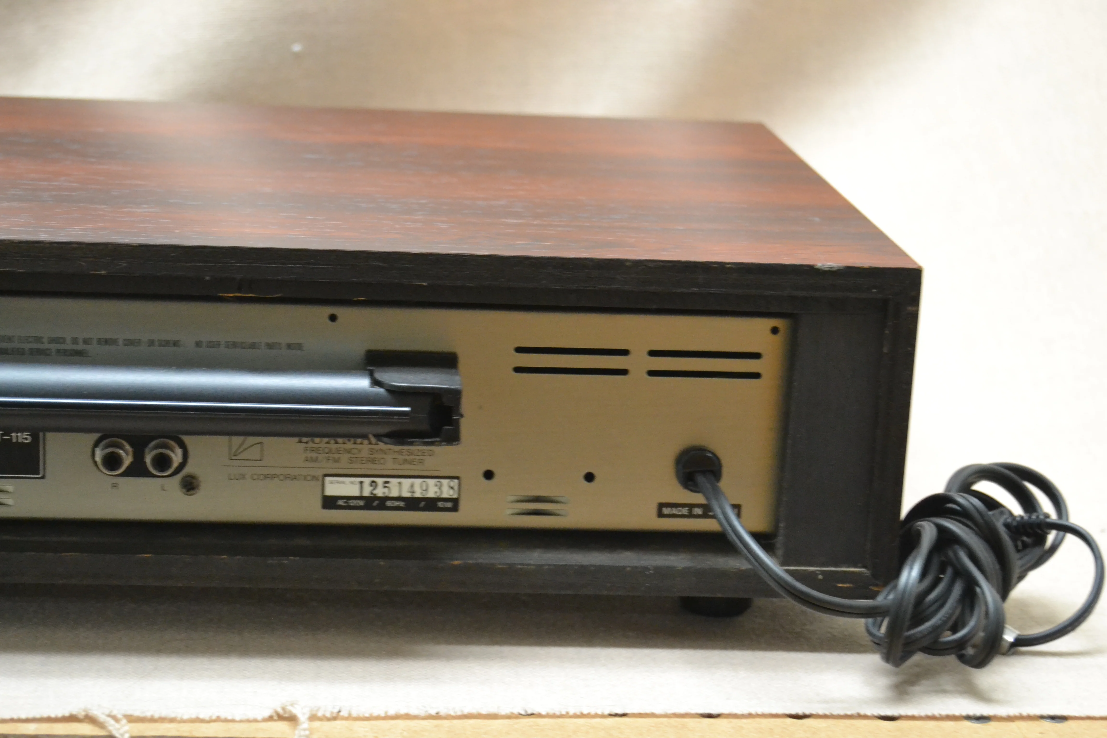 Luxman T-115 Digital Frequency Synthesized AM/FM Stereo Tuner (1981-83) - Image 11
