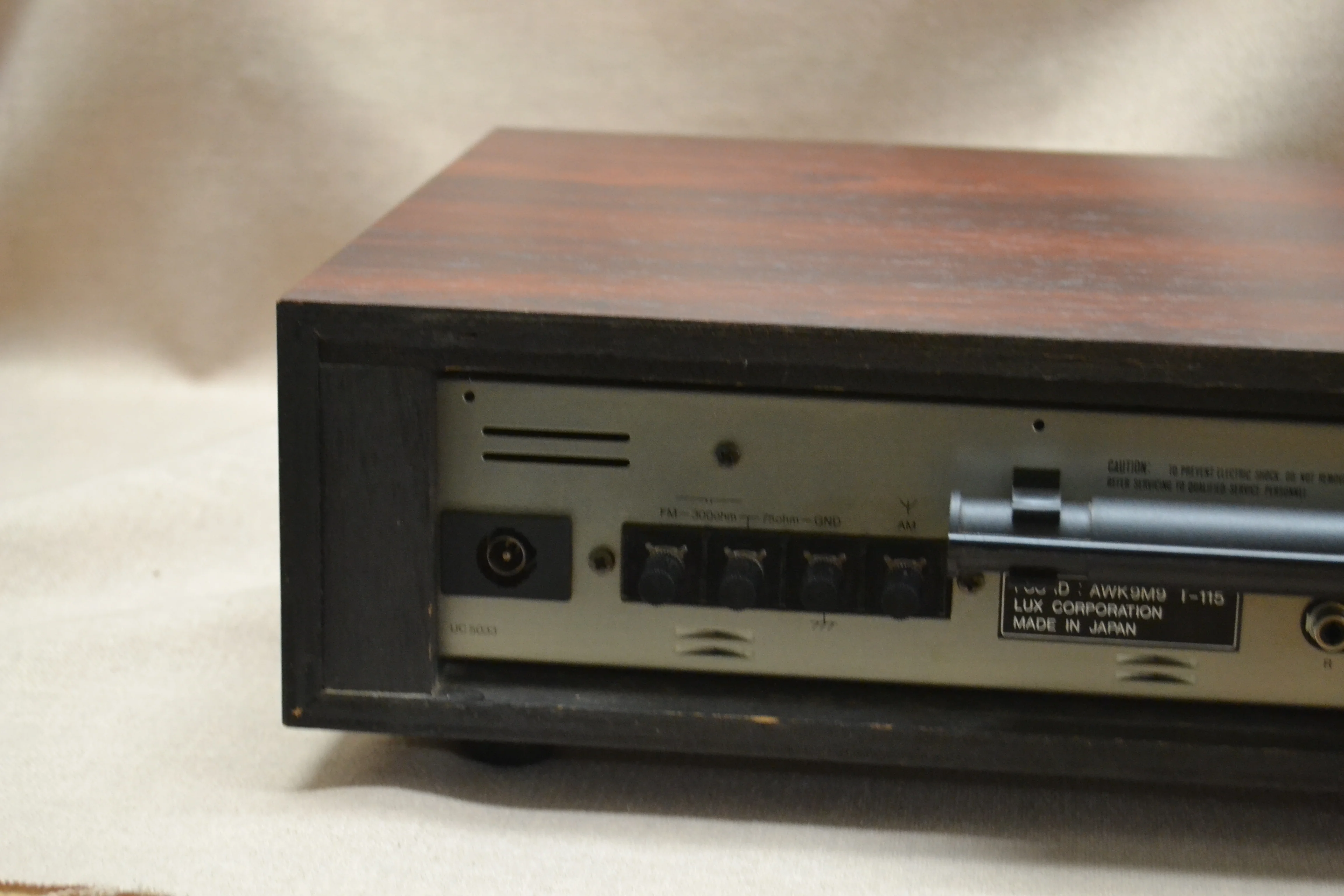 Luxman T-115 Digital Frequency Synthesized AM/FM Stereo Tuner (1981-83) - Image 9