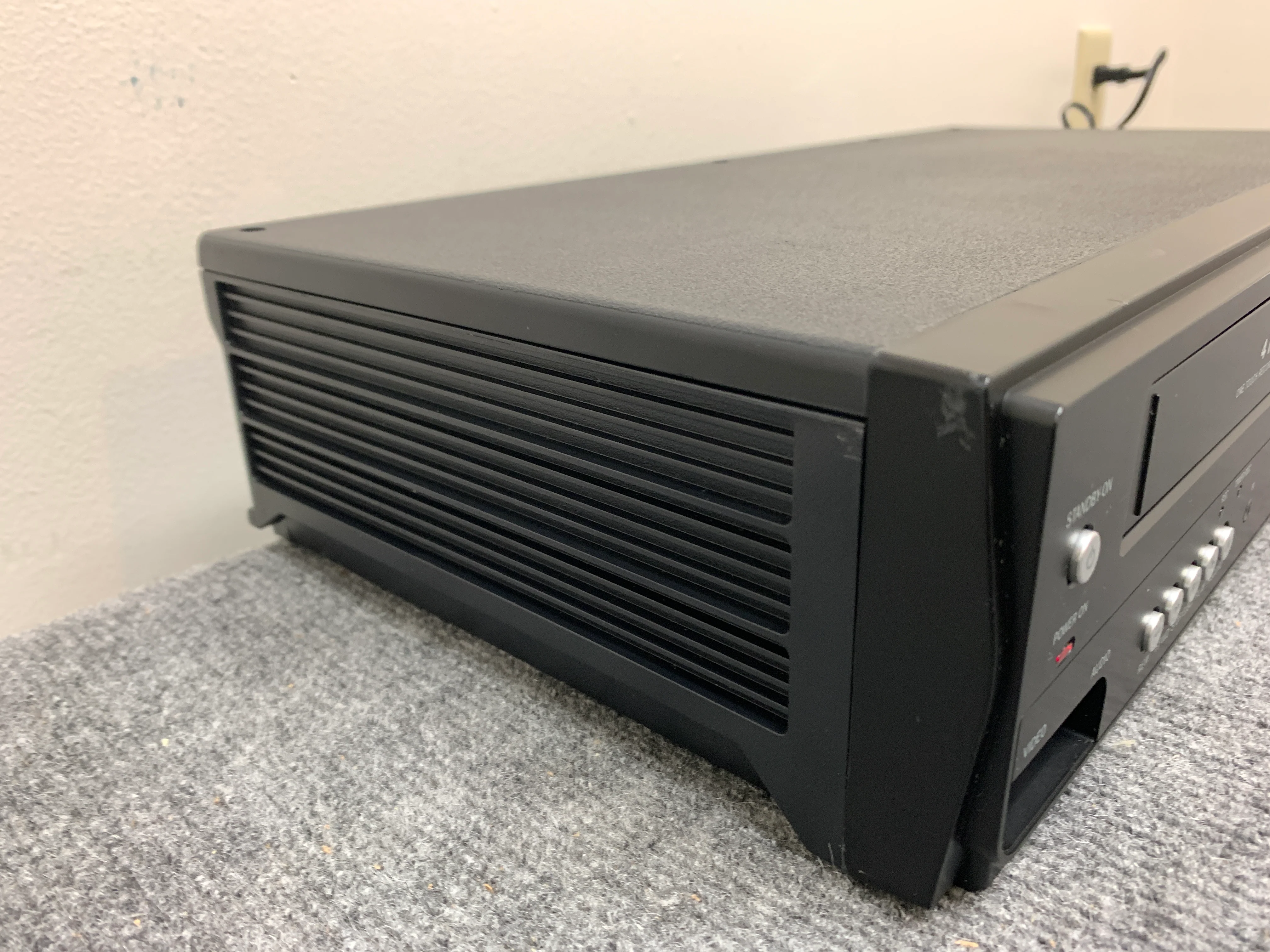 Magnavox DV220MW9 VHS & DVD Combo Player - Image 8