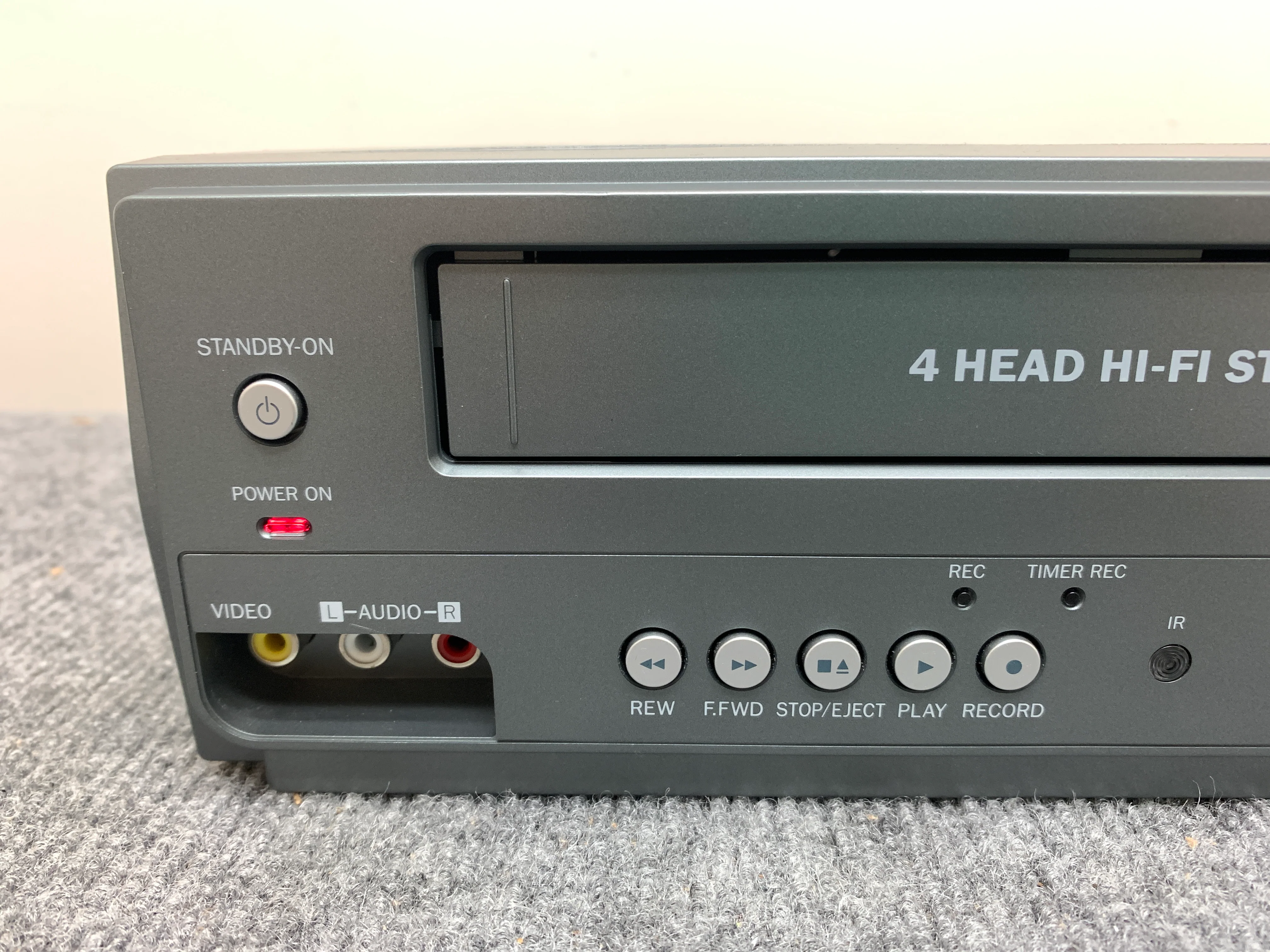 Magnavox DV225MG9 Hi-Fi VHS and DVD Combo - Image 2