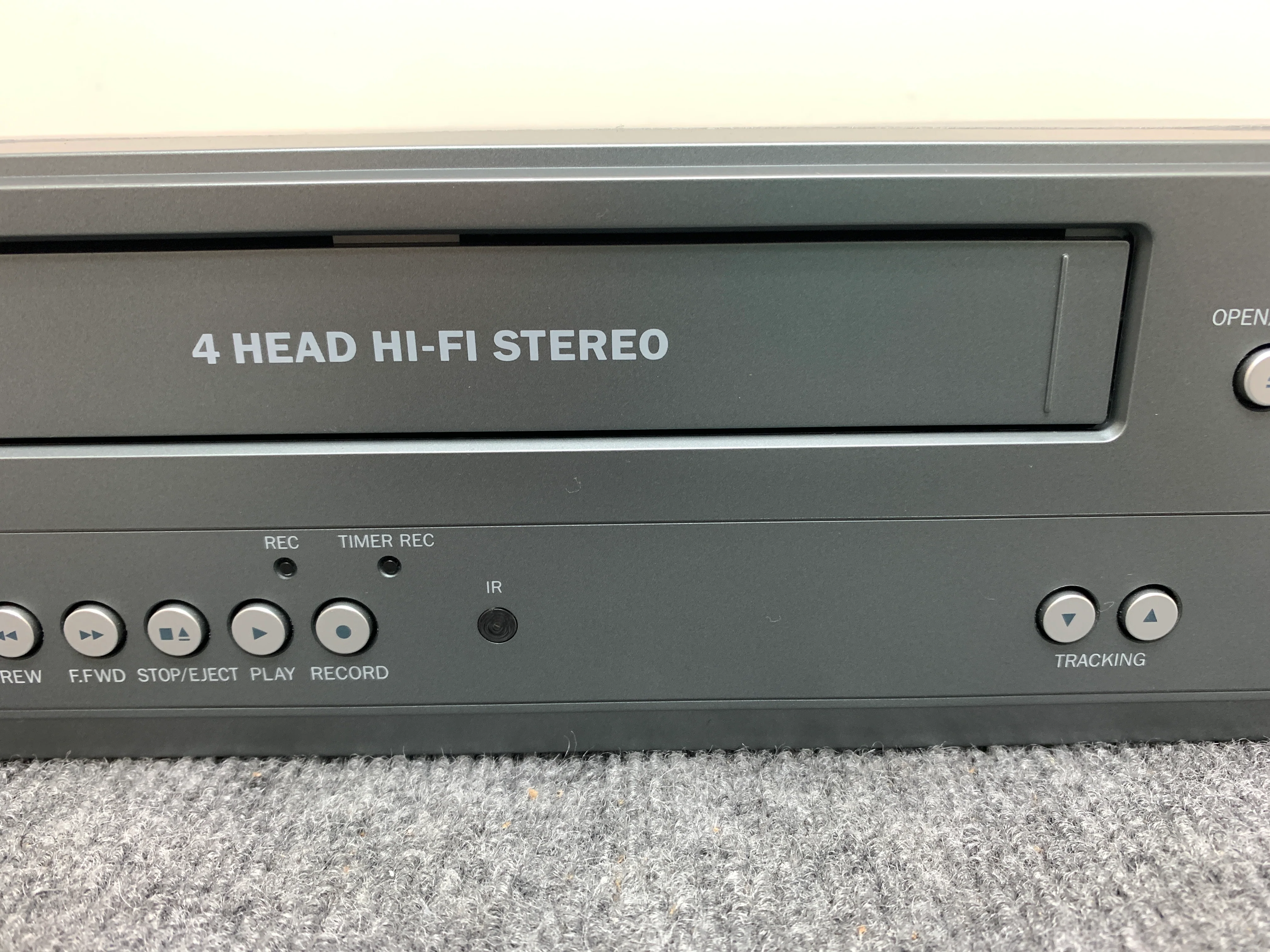 Magnavox DV225MG9 Hi-Fi VHS and DVD Combo - Image 3