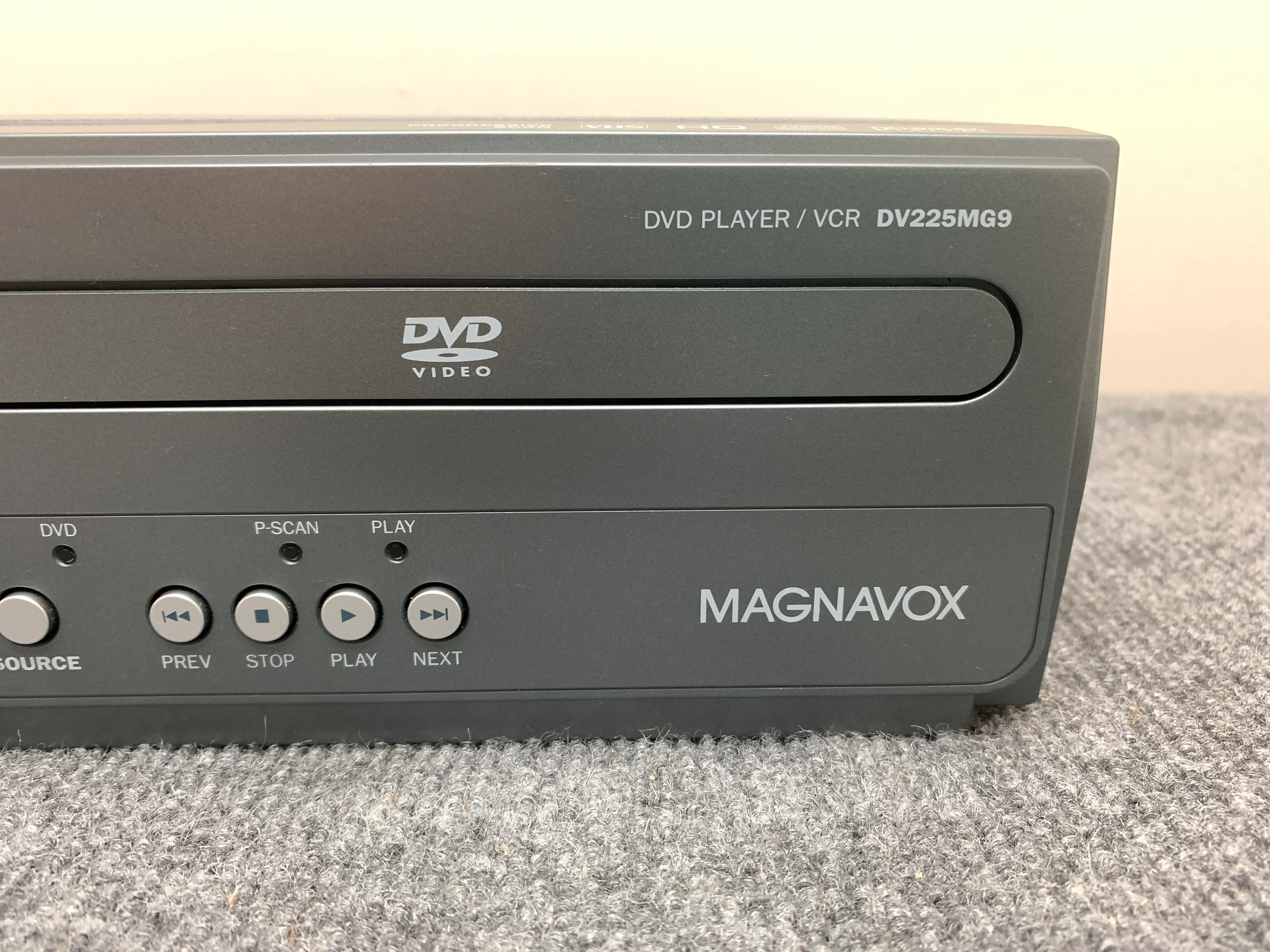 Magnavox DV225MG9 Hi-Fi VHS and DVD Combo - Image 5