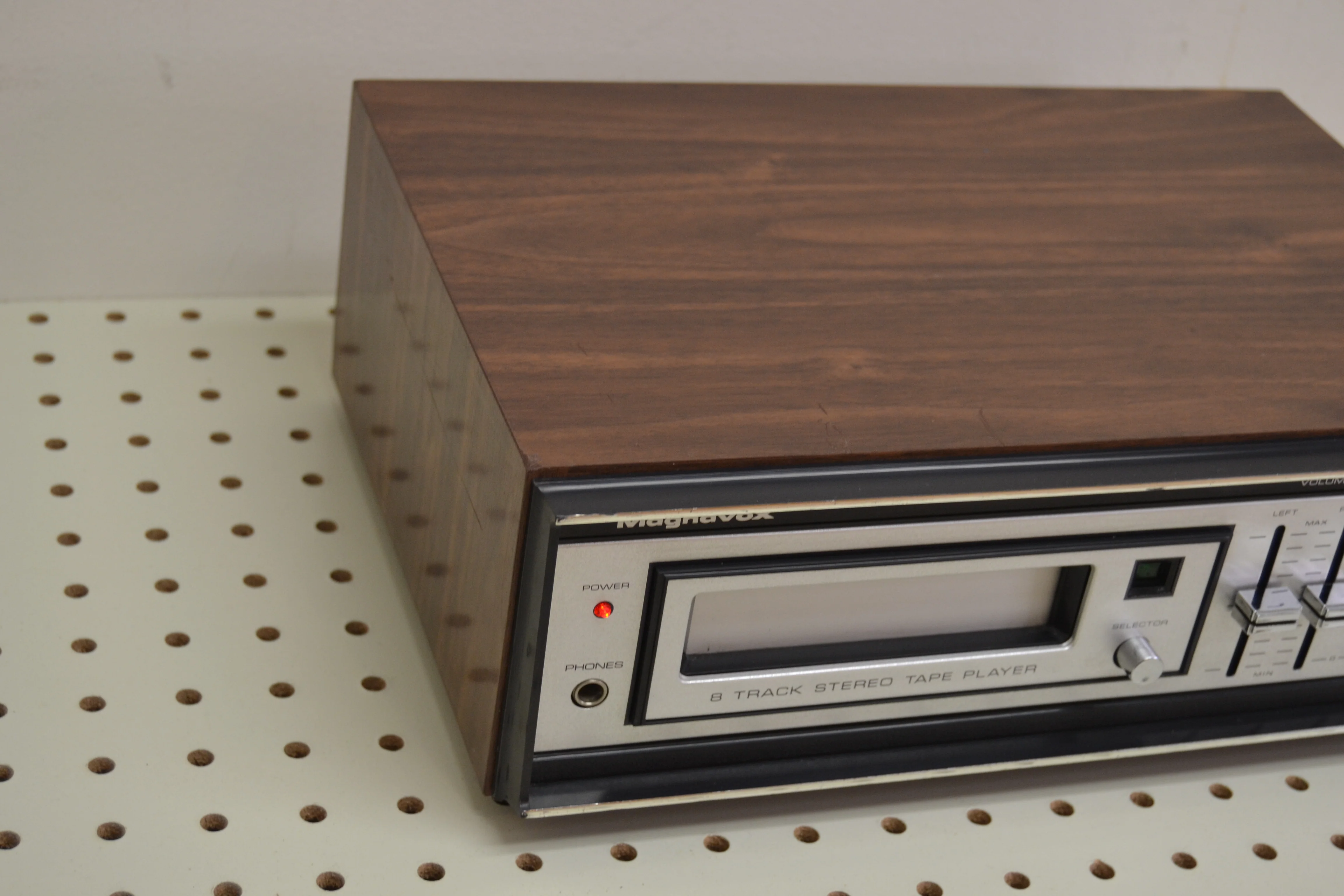 Magnavox IV9070 * Phono Stereo Amplifier with Built-in 8 Track Player - Image 10