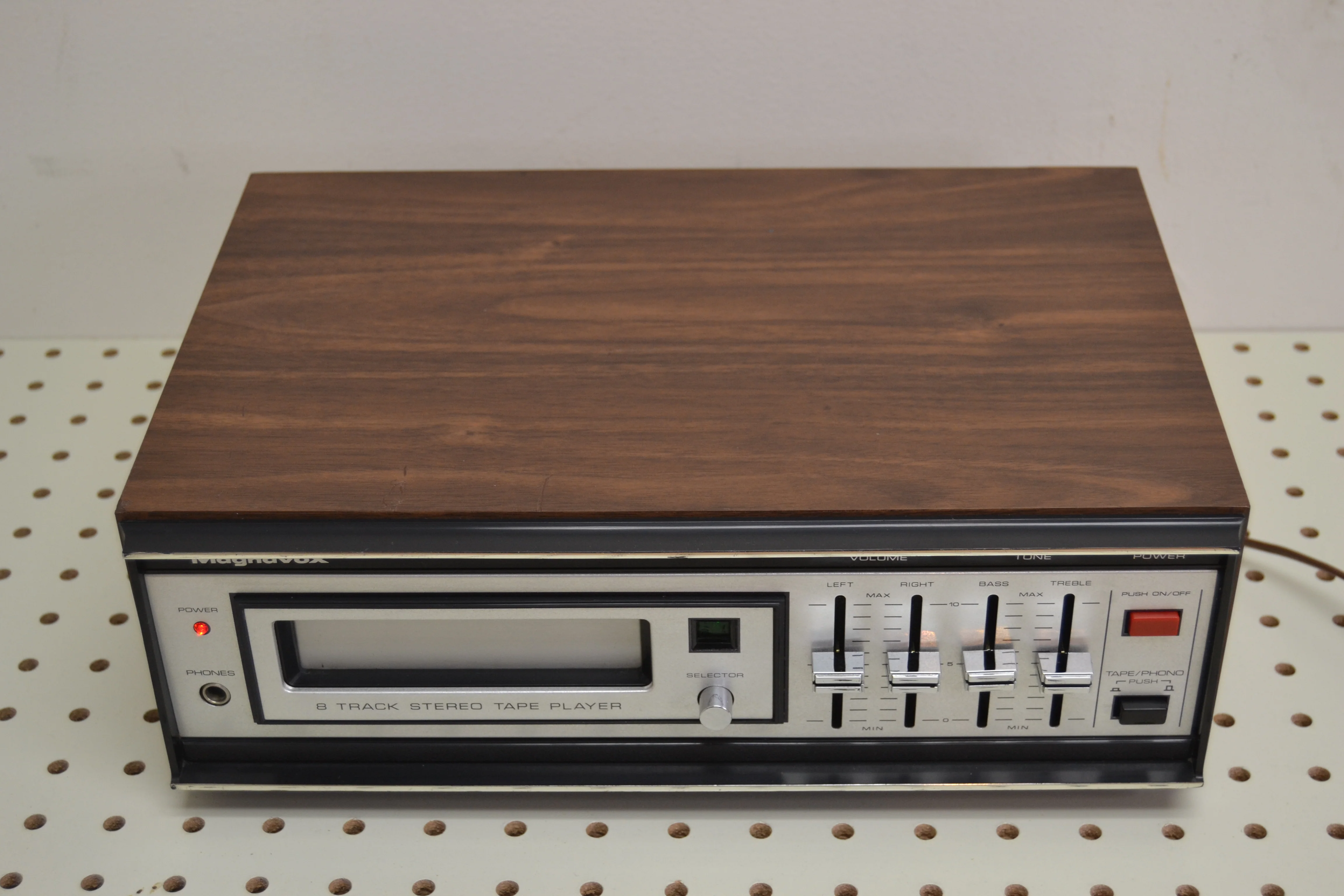 Magnavox IV9070 * Phono Stereo Amplifier with Built-in 8 Track Player - Image 8