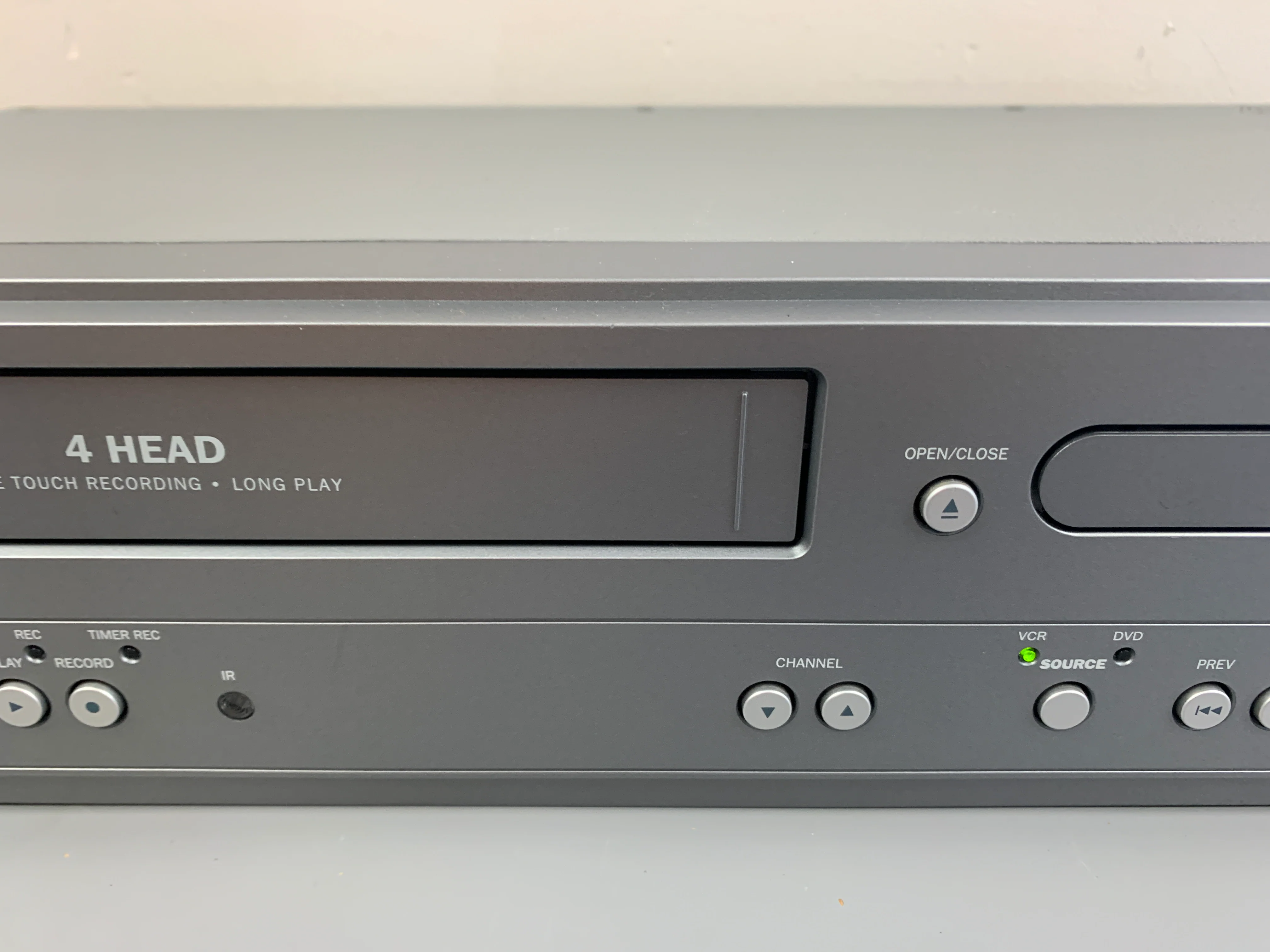Magnavox MWD2206 DVD/VCR Player - Image 3