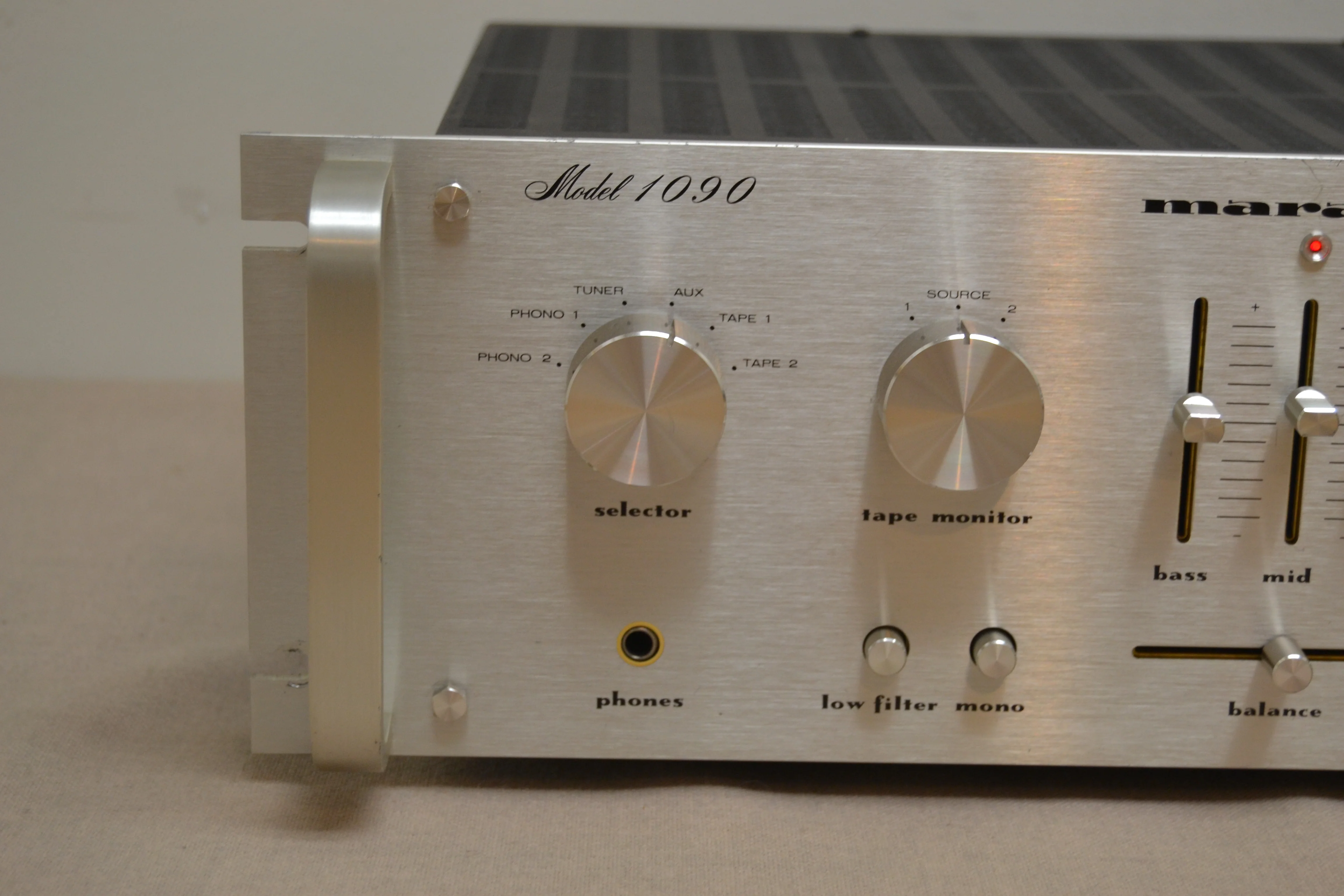 Marantz 1090L Stereo Integrated Amplifier * 45W RMS * 1977 - Image 2