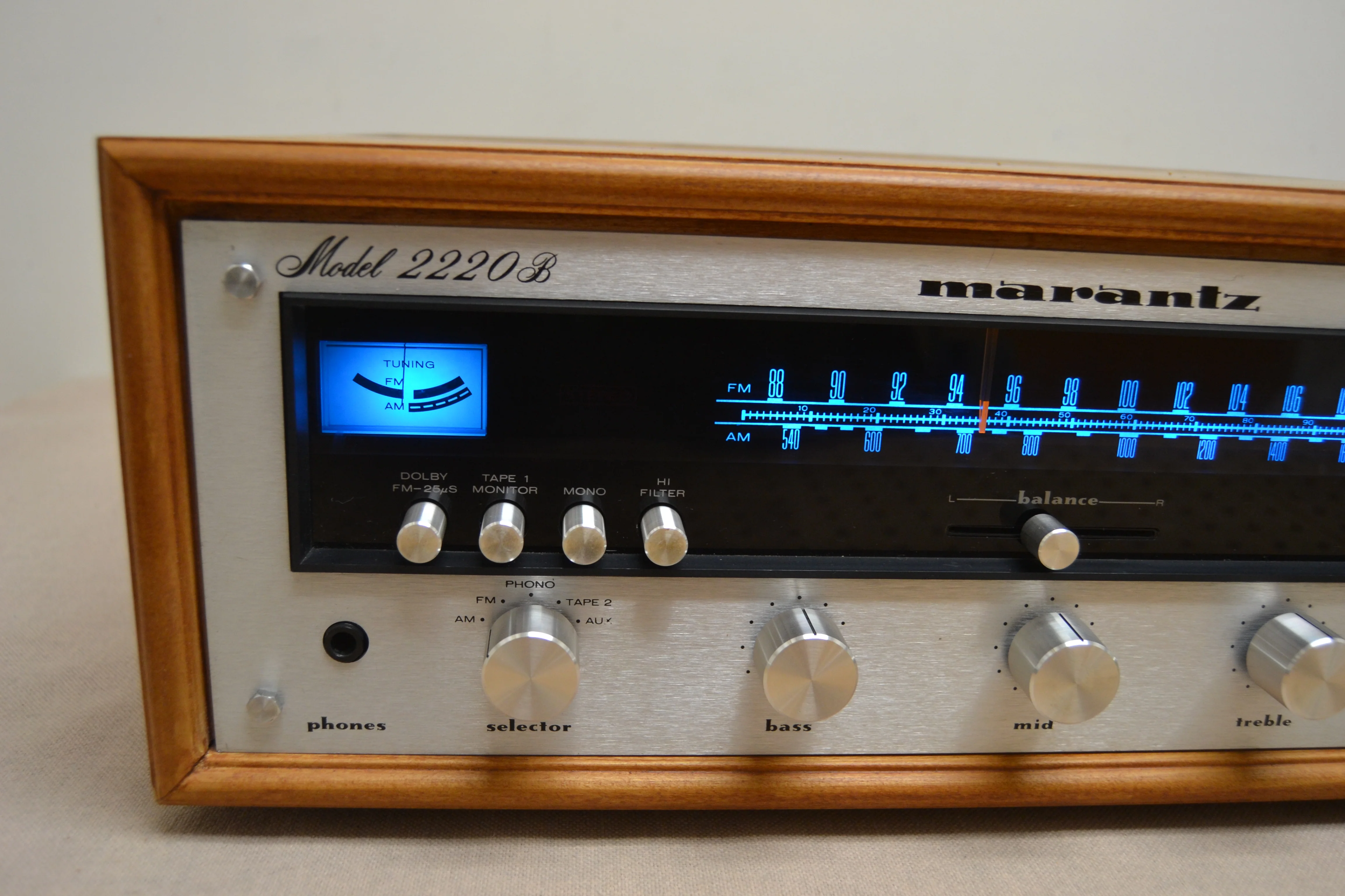 Marantz 2220B Stereo Receiver * Wood Case * 20W RMS * - Image 2
