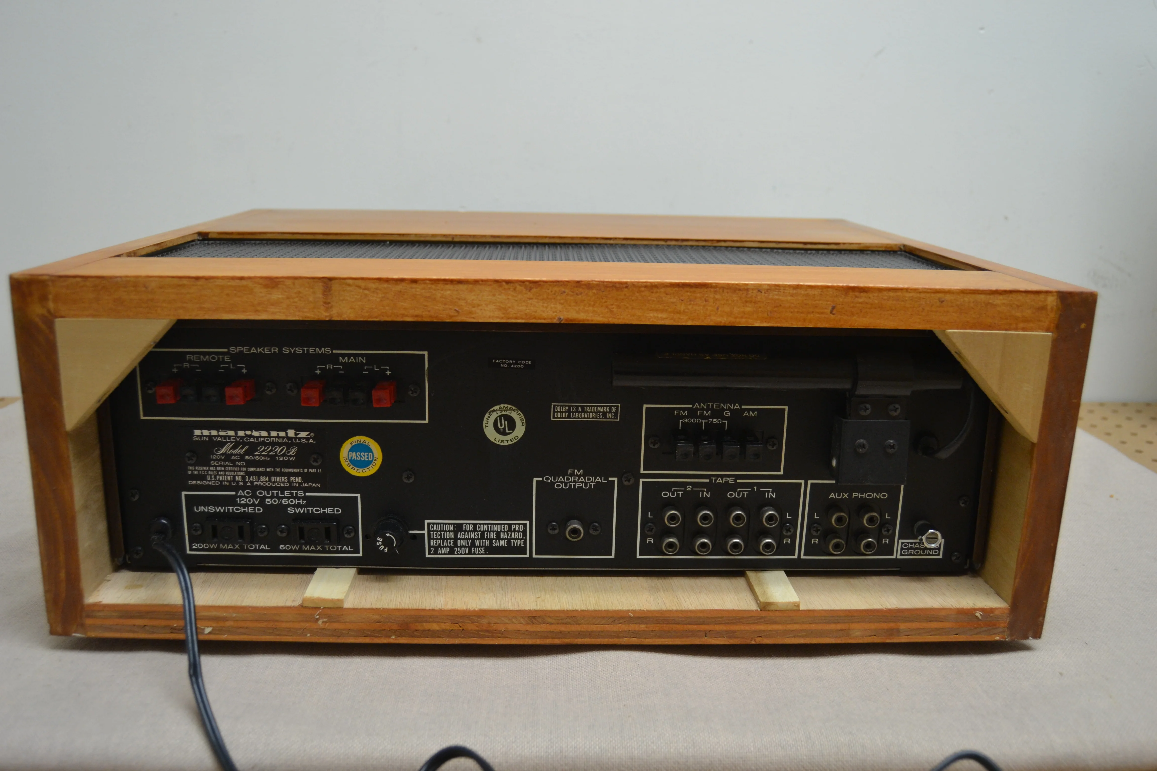 Marantz 2220B Stereo Receiver * Wood Case * 20W RMS * - Image 8