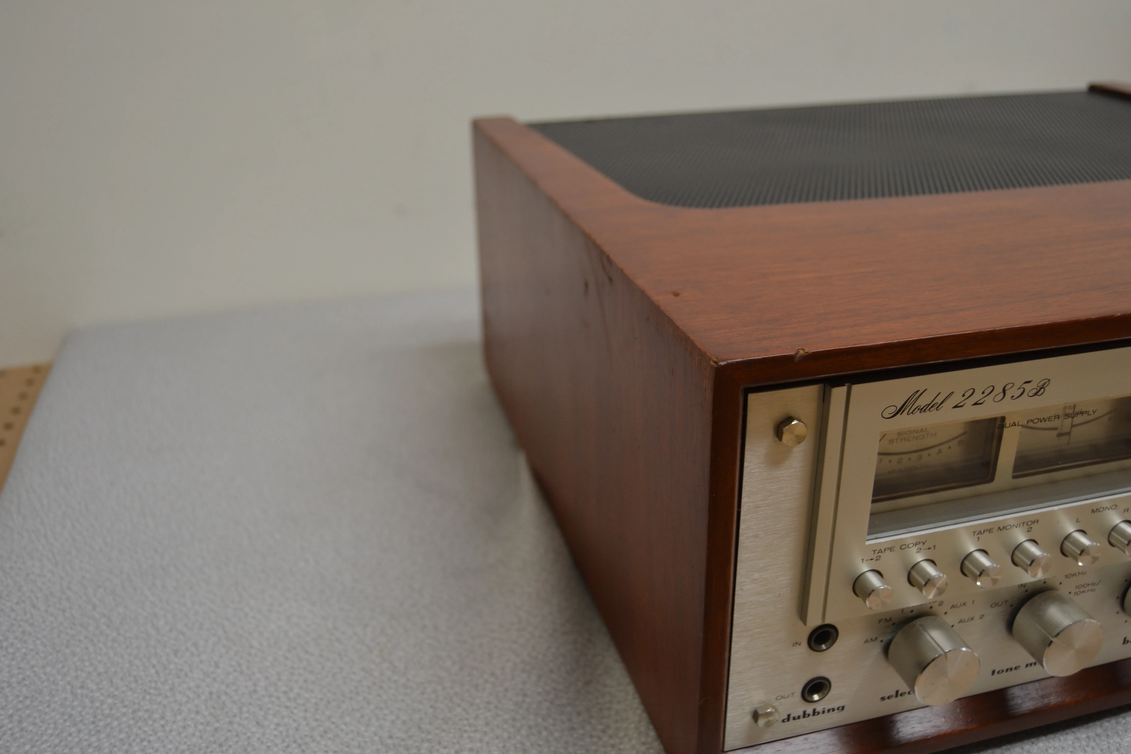 Marantz 2285B Stereo Receiver * Fully Serviced * Led Upgraded * Original Wood Case - Image 7