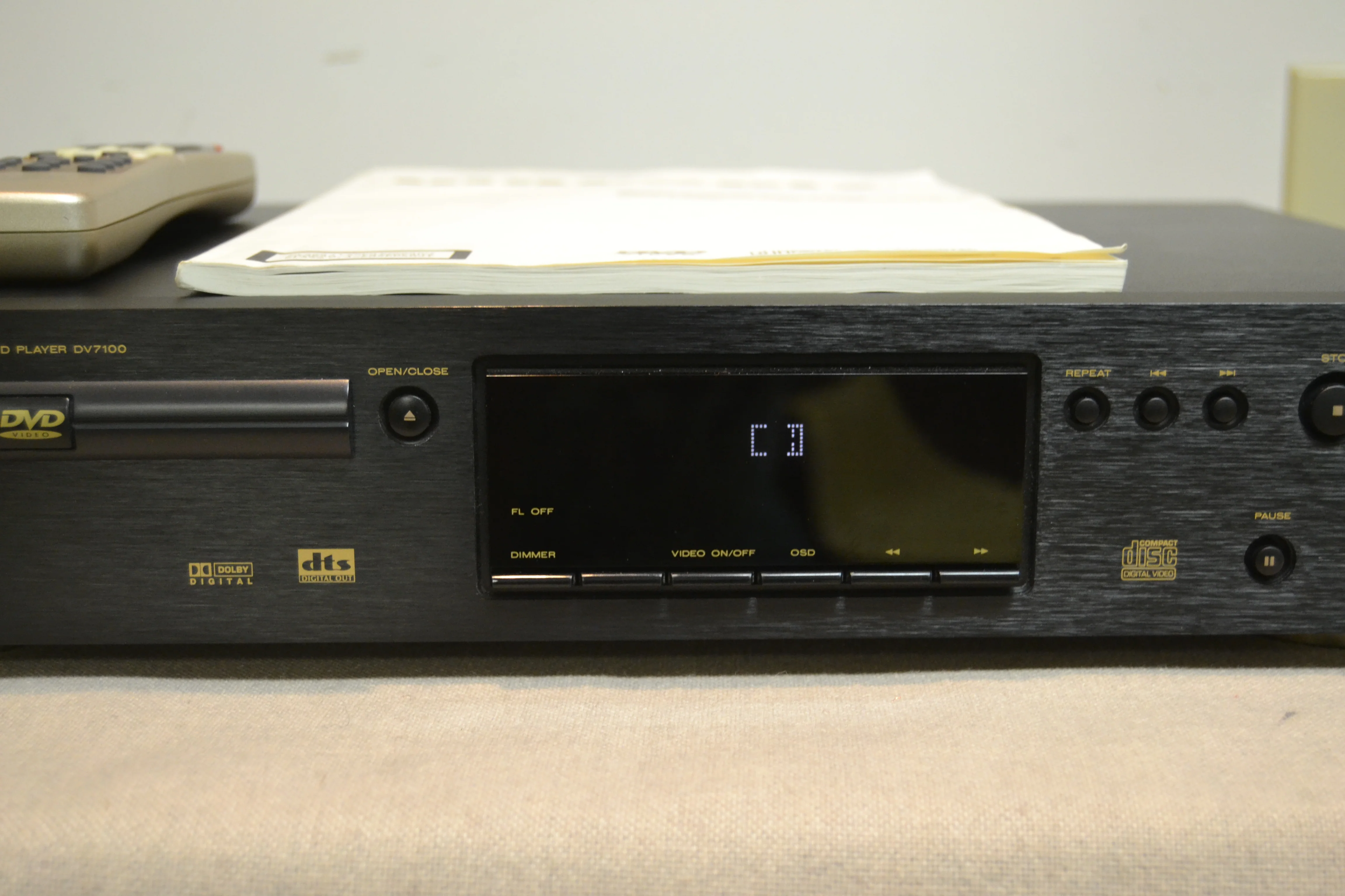 Marantz DV7100 CD/DVD Player Single Disc * Remote * Manual - Image 5