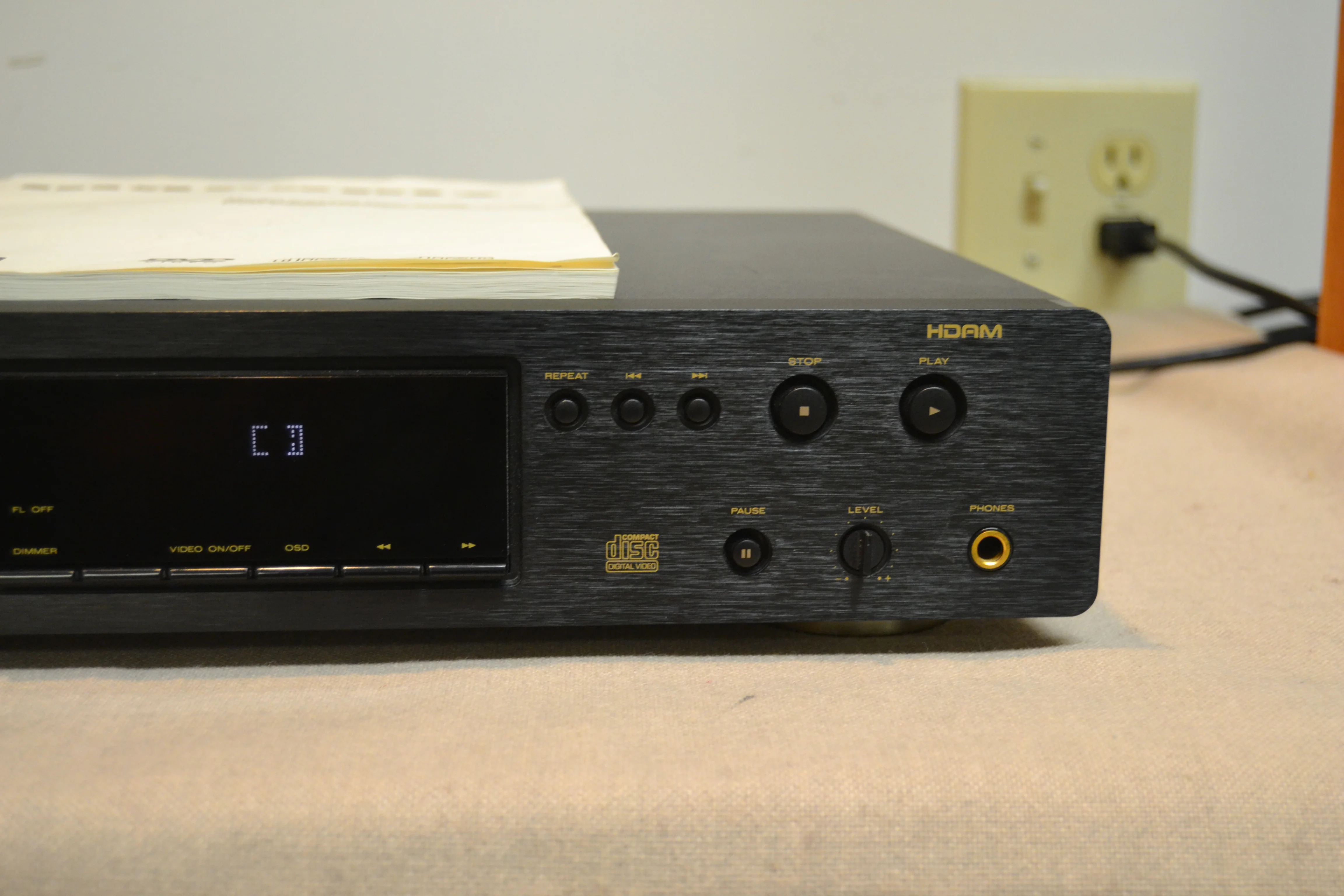 Marantz DV7100 CD/DVD Player Single Disc * Remote * Manual - Image 6