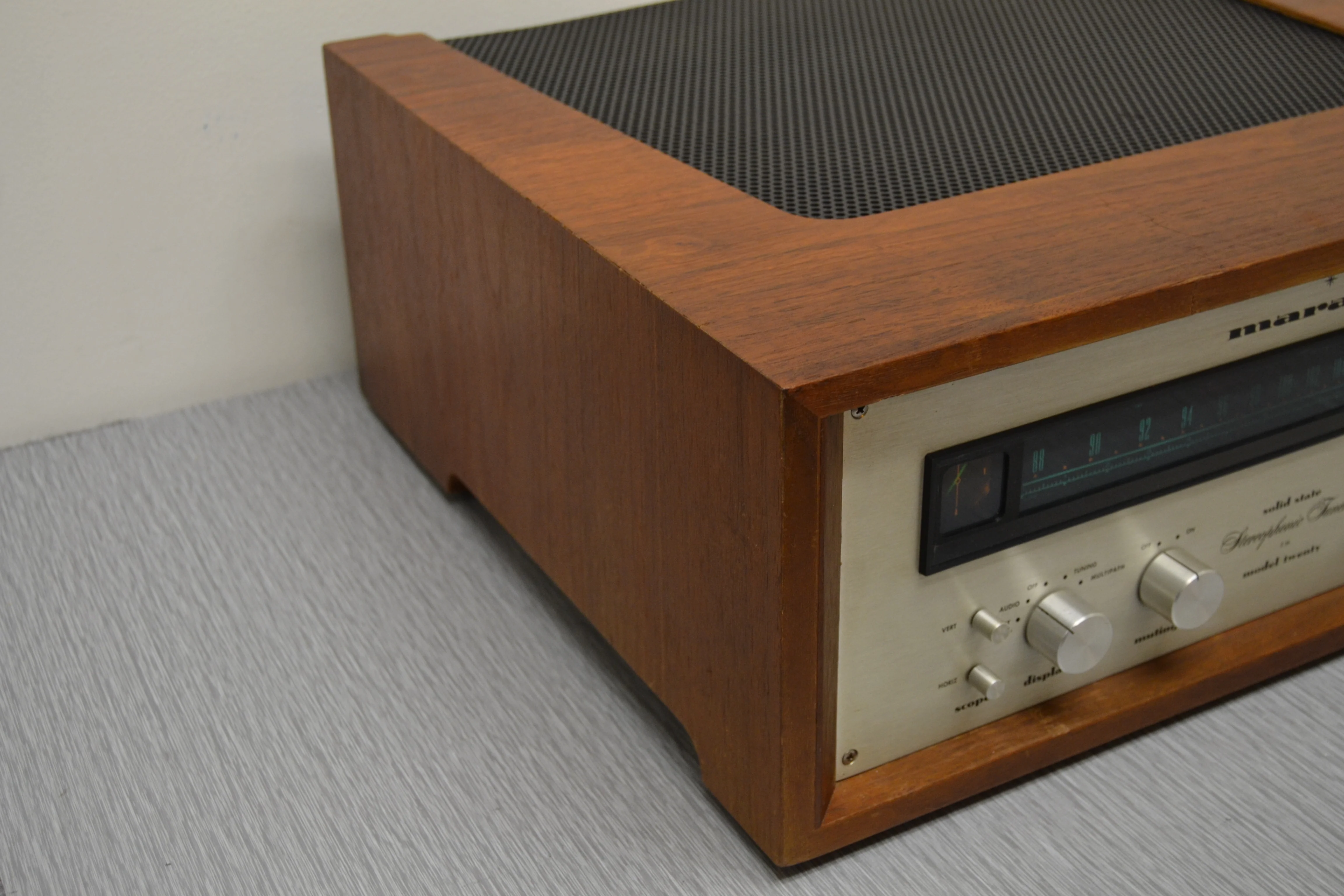 Marantz Model Twenty Stereo Tuner with Oscilloscope * 1972 * Original Wood Case - Image 10