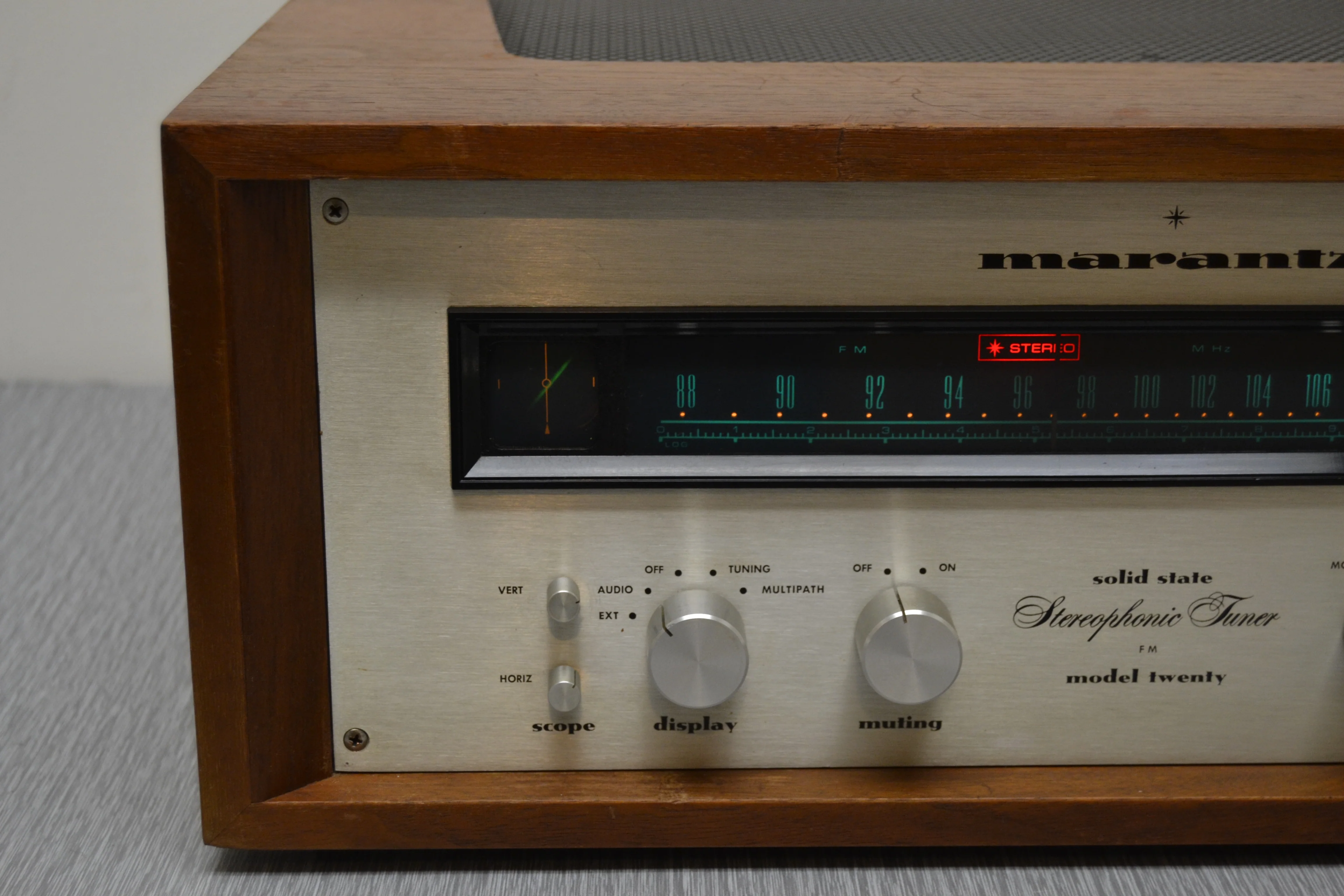 Marantz Model Twenty Stereo Tuner with Oscilloscope * 1972 * Original Wood Case - Image 2