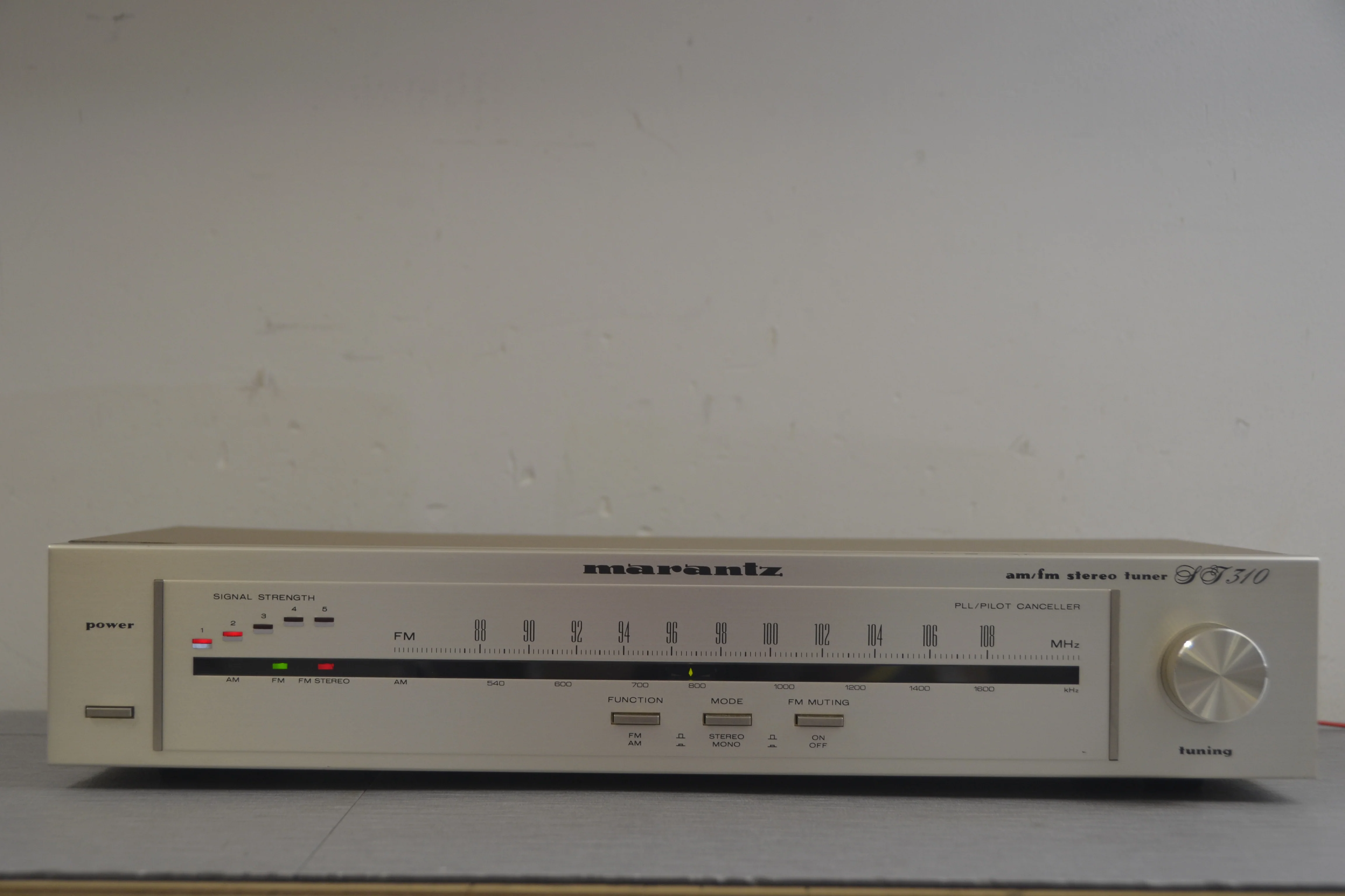 Marantz ST-310 Stereo Tuner - Image 2
