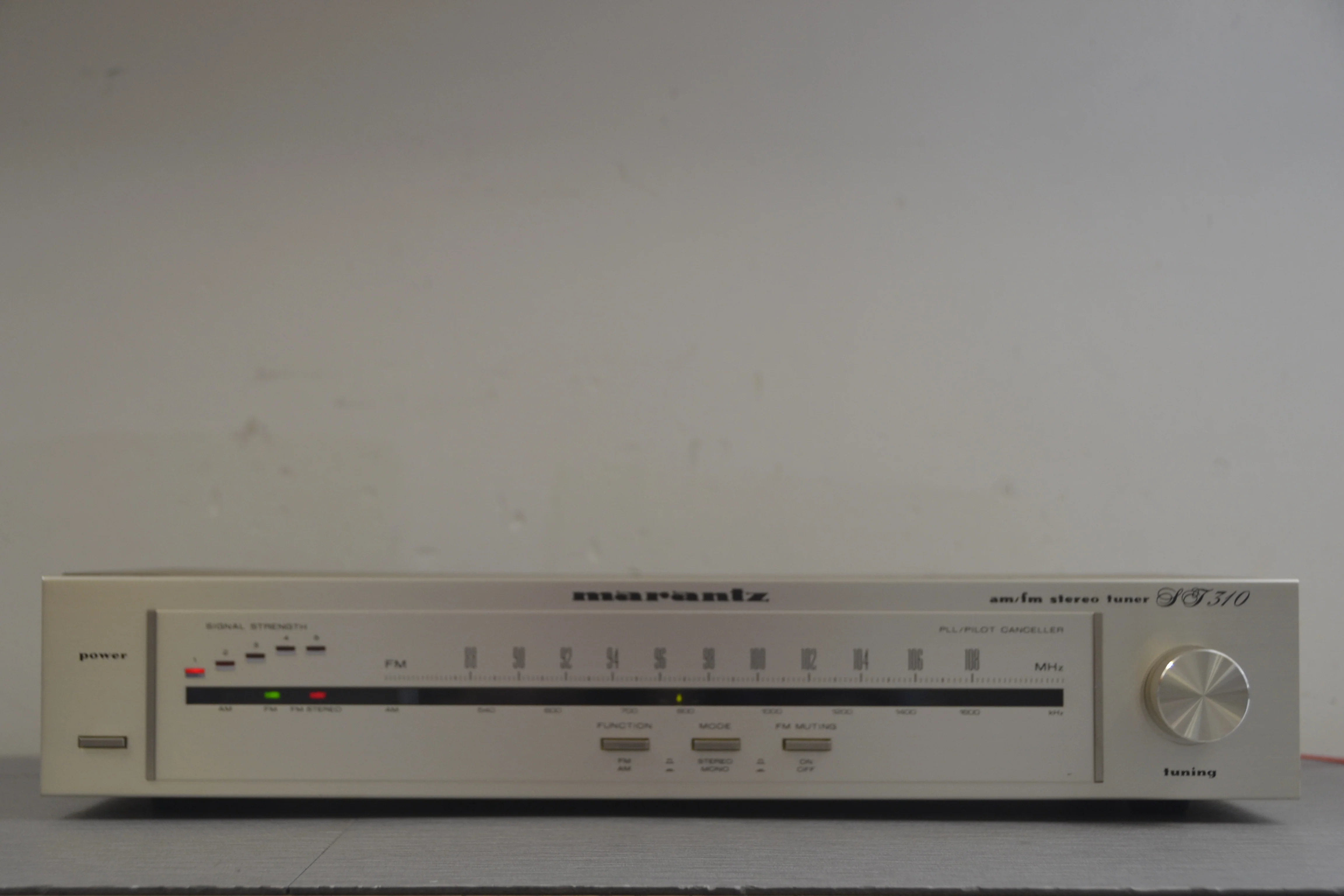 Marantz ST-310 Stereo Tuner - Image 3
