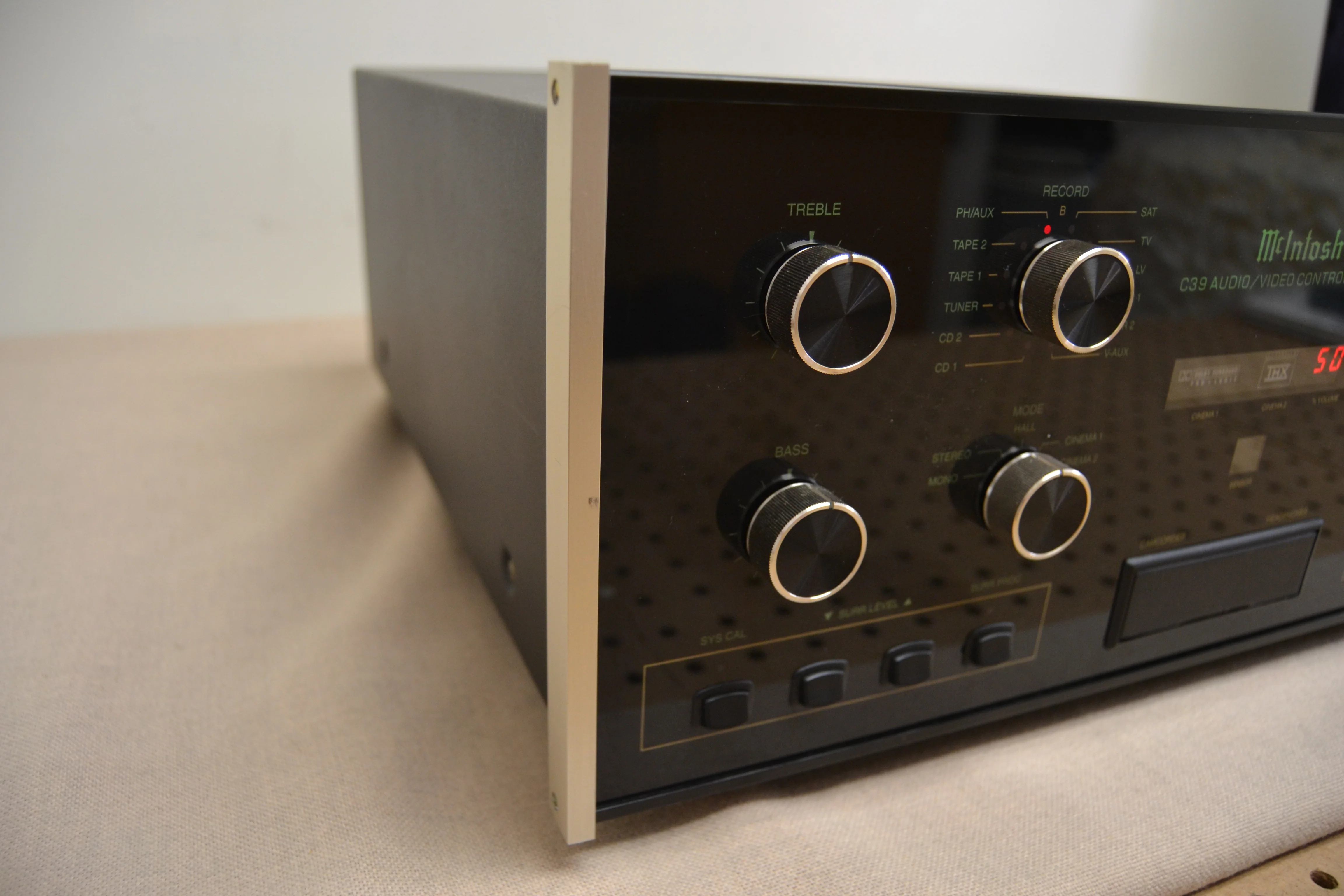 McIntosh C39 2-Channel Solid State Audio/Video Control Center Preamplifier * NEW Front Glass * Fully Serviced - Image 6