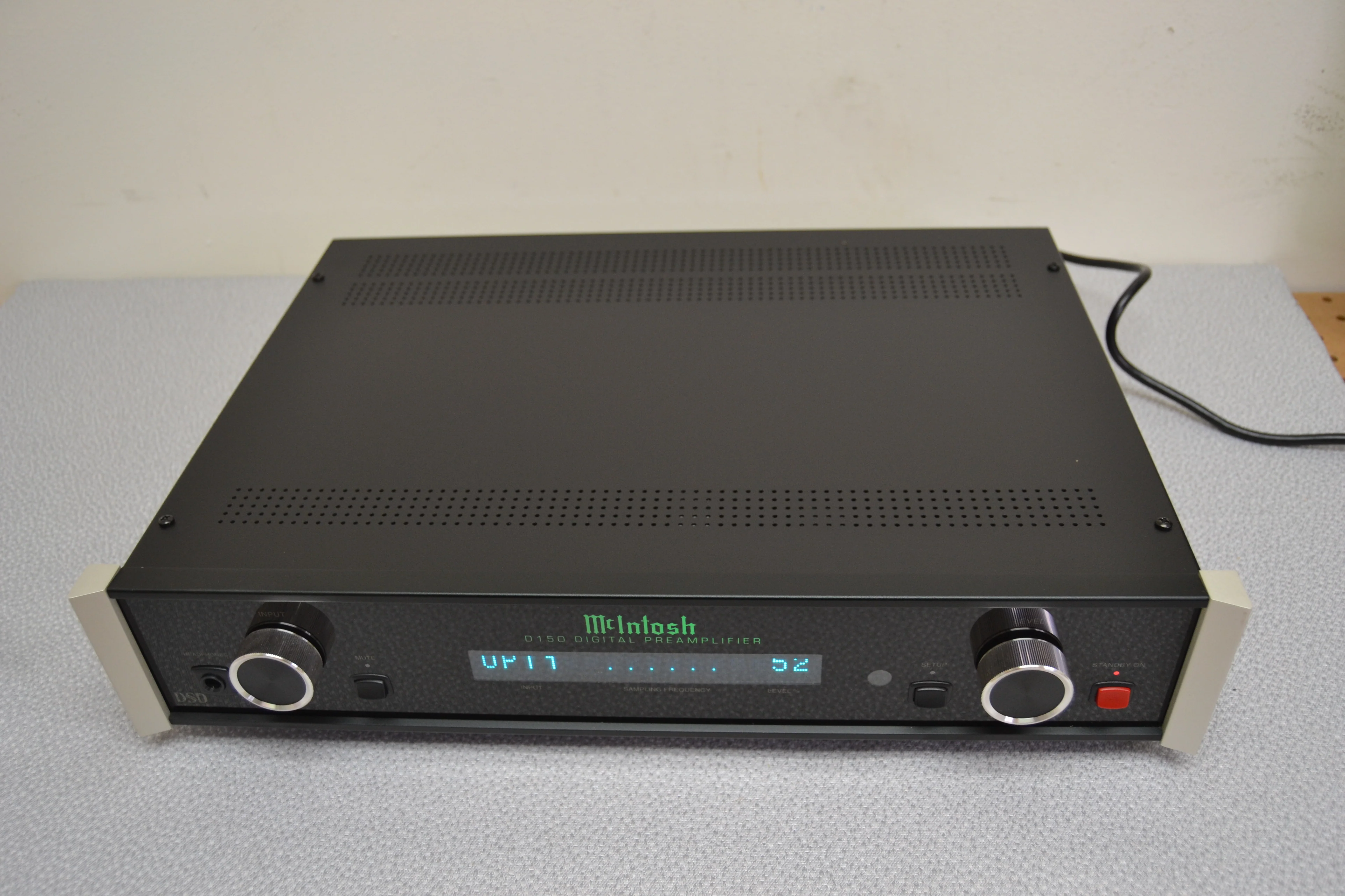 McIntosh D150 Stereo digital preamplifier * Remote * Original Box - Image 7