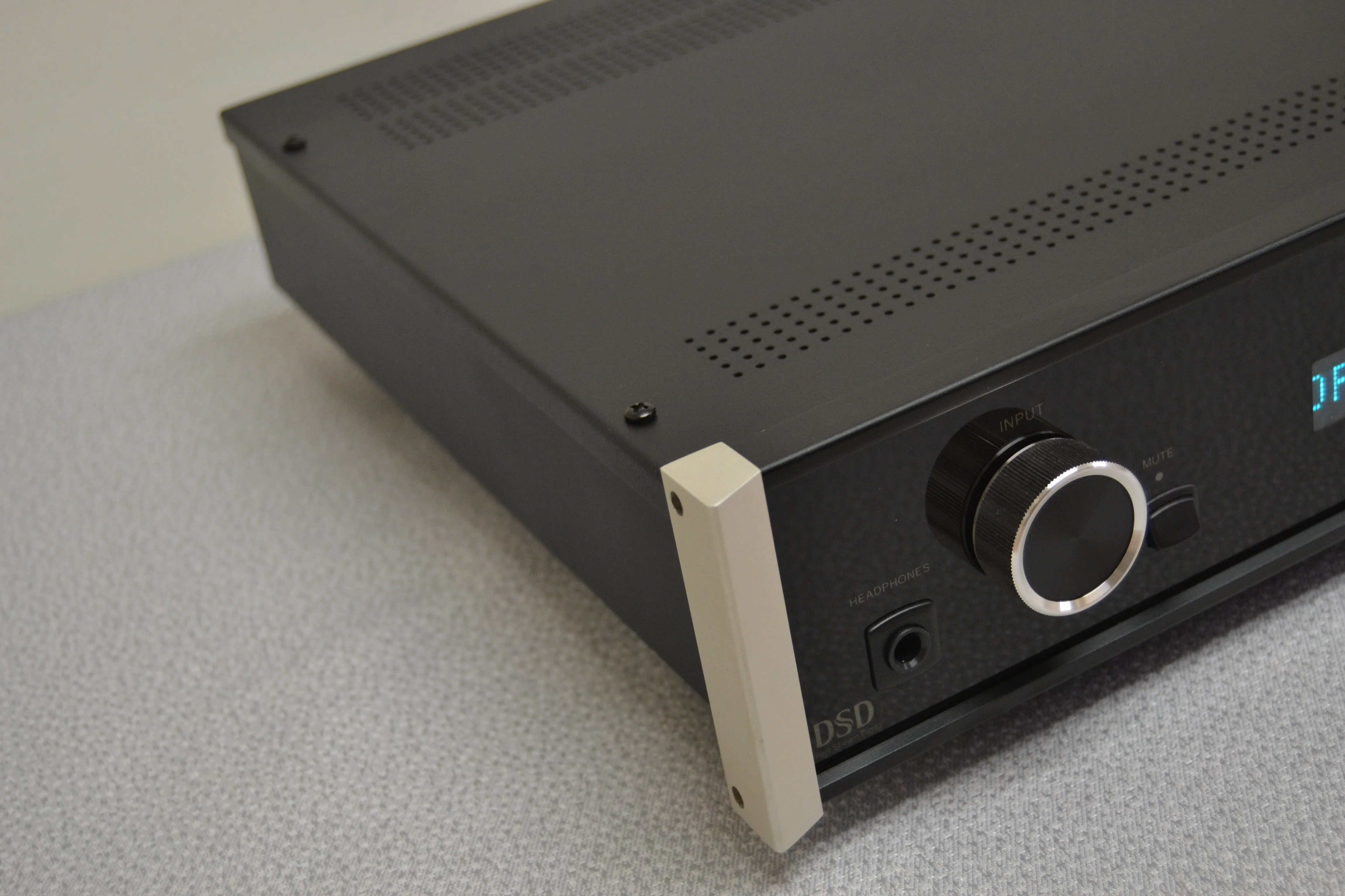 McIntosh D150 Stereo digital preamplifier * Remote * Original Box - Image 9