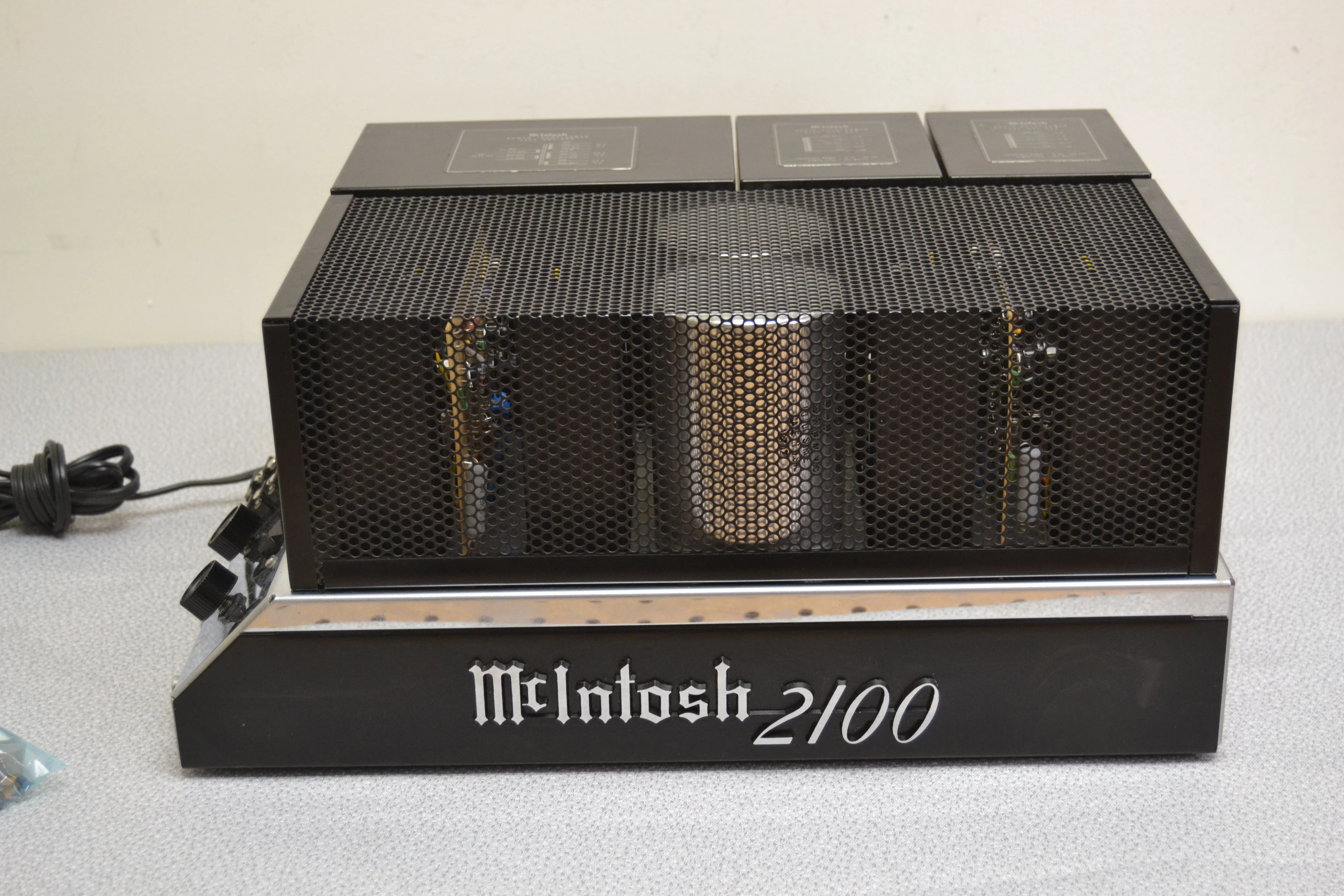 McIntosh MC2100 Stereo Power Amplifier (1970-75) * Bulletin Board Upgraded * 105W RMS *