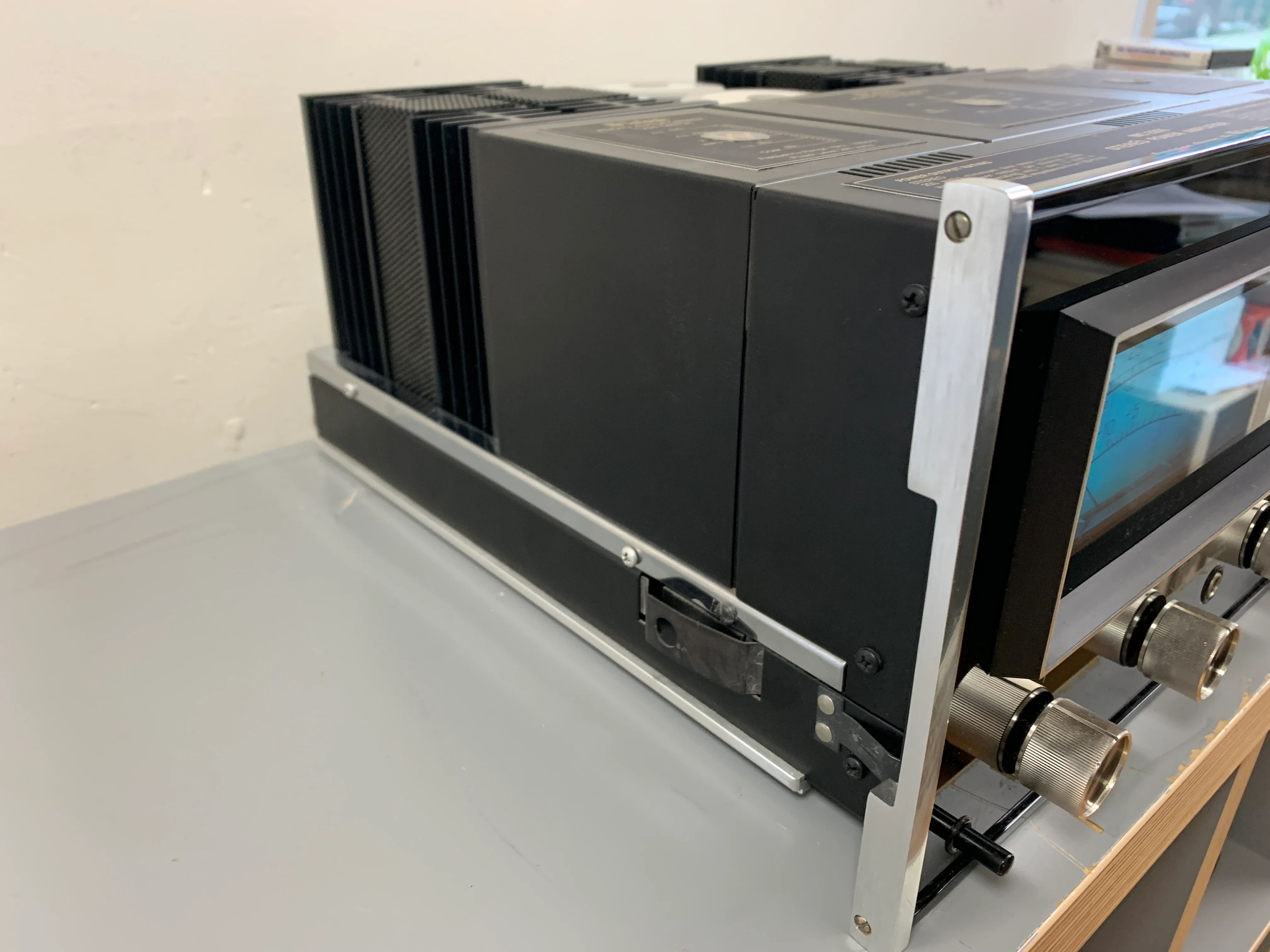 McIntosh MC2255 Power Amplifier - Image 3