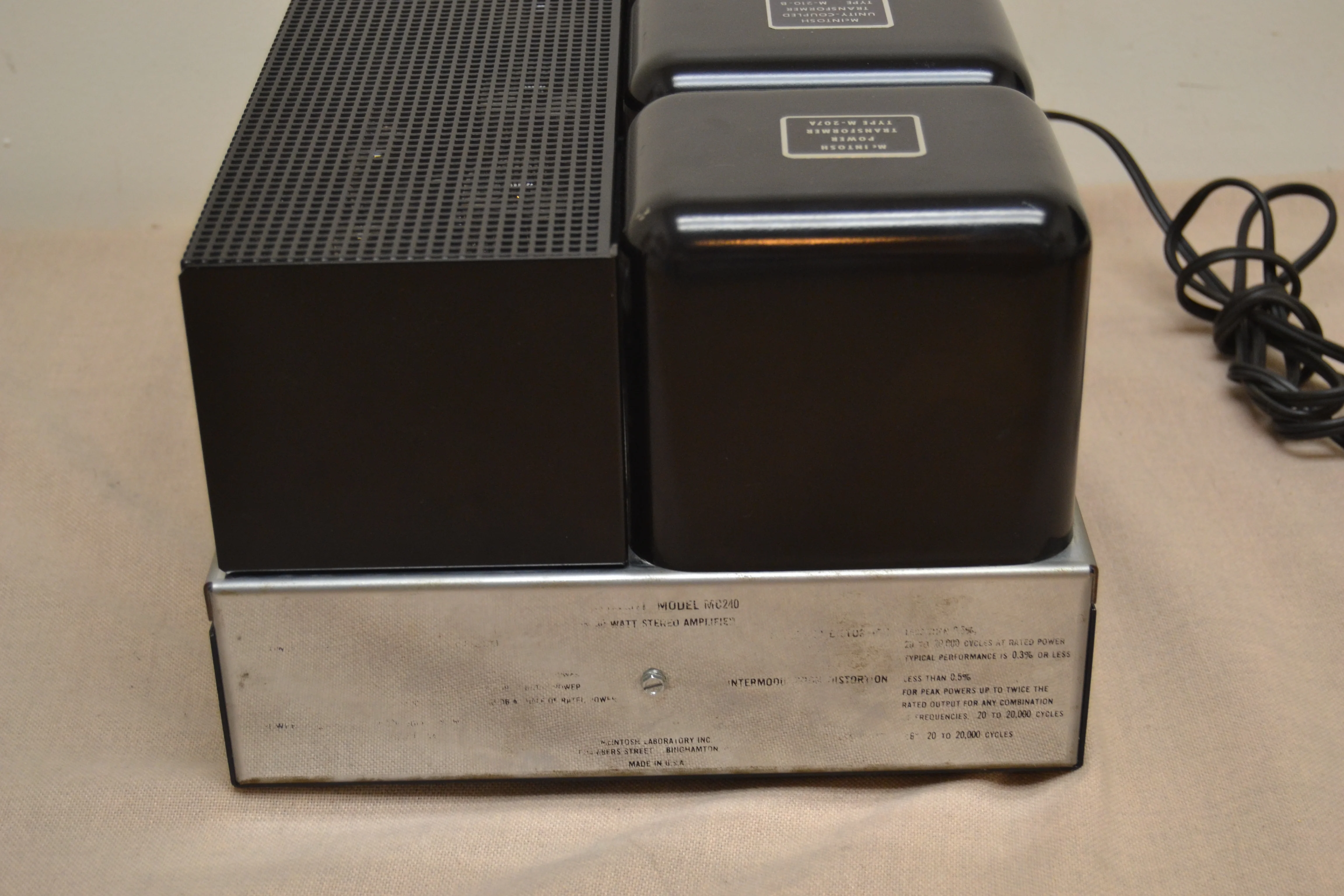 McIntosh MC240 Stereo Power Amplifier * Fully Recapped & Rebuilt * McIntosh (GE) tubes at 100% - Image 9
