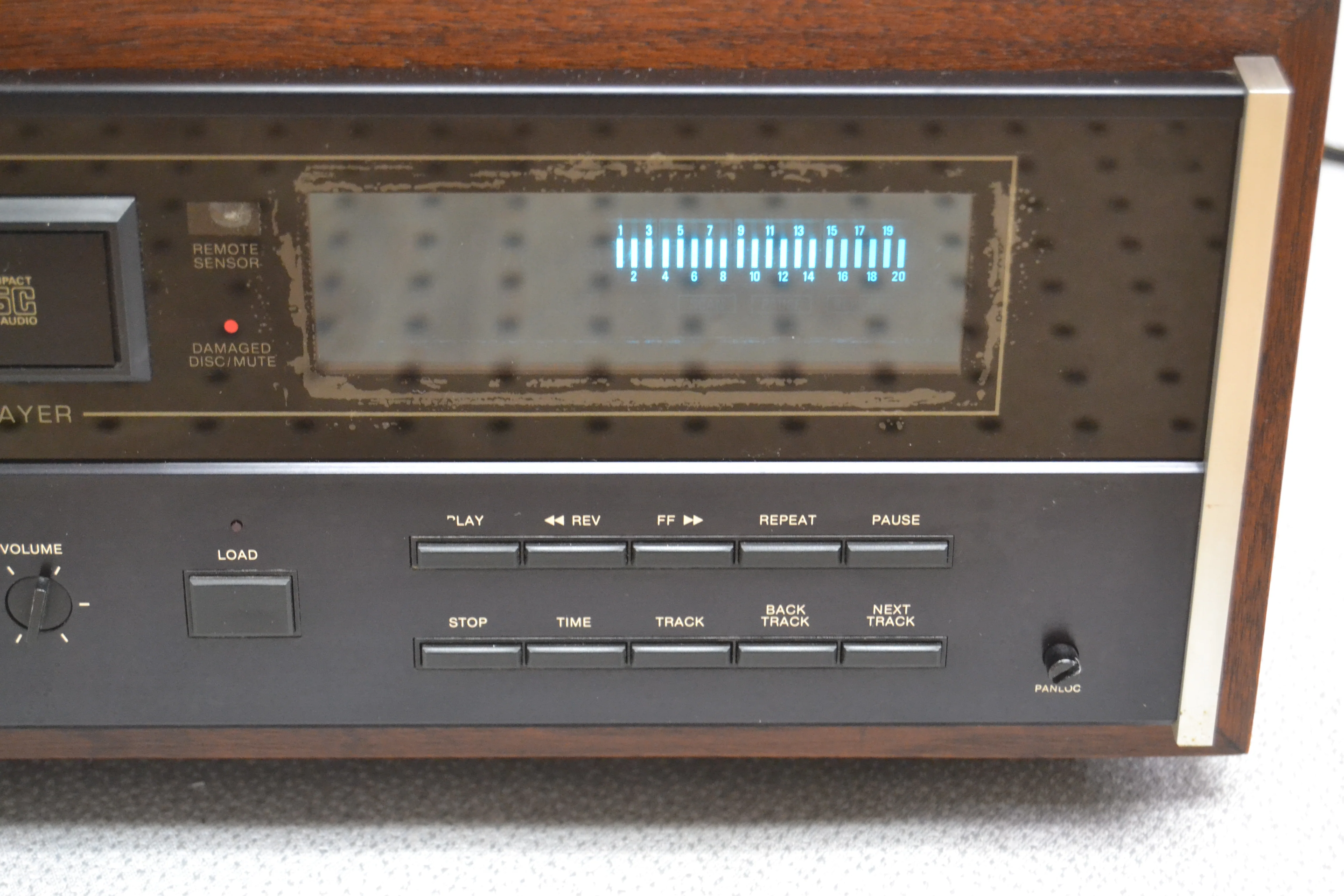 McIntosh MCD7000 SIngle CD Player * Original Wood Case * Remote Control * Recapped - Image 9