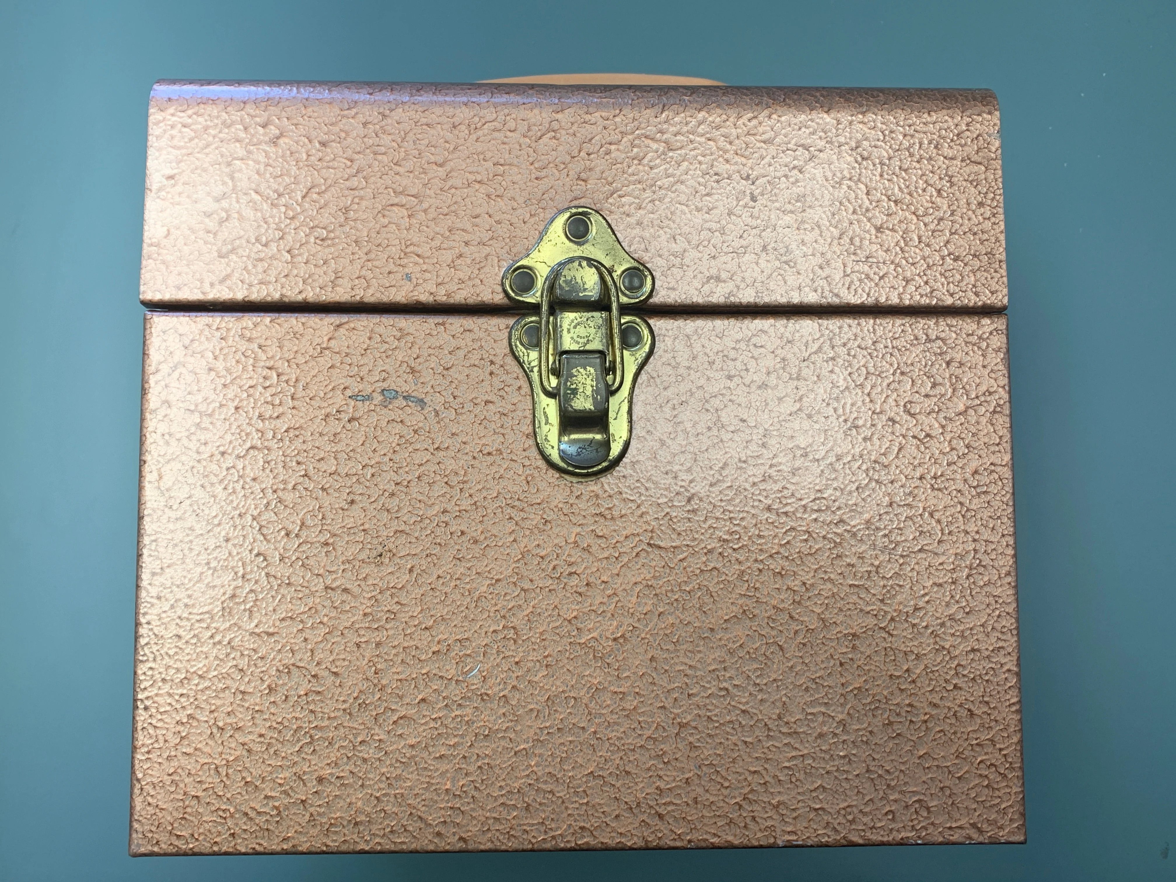 Metal 45 RPM Record Storage Carrying Case