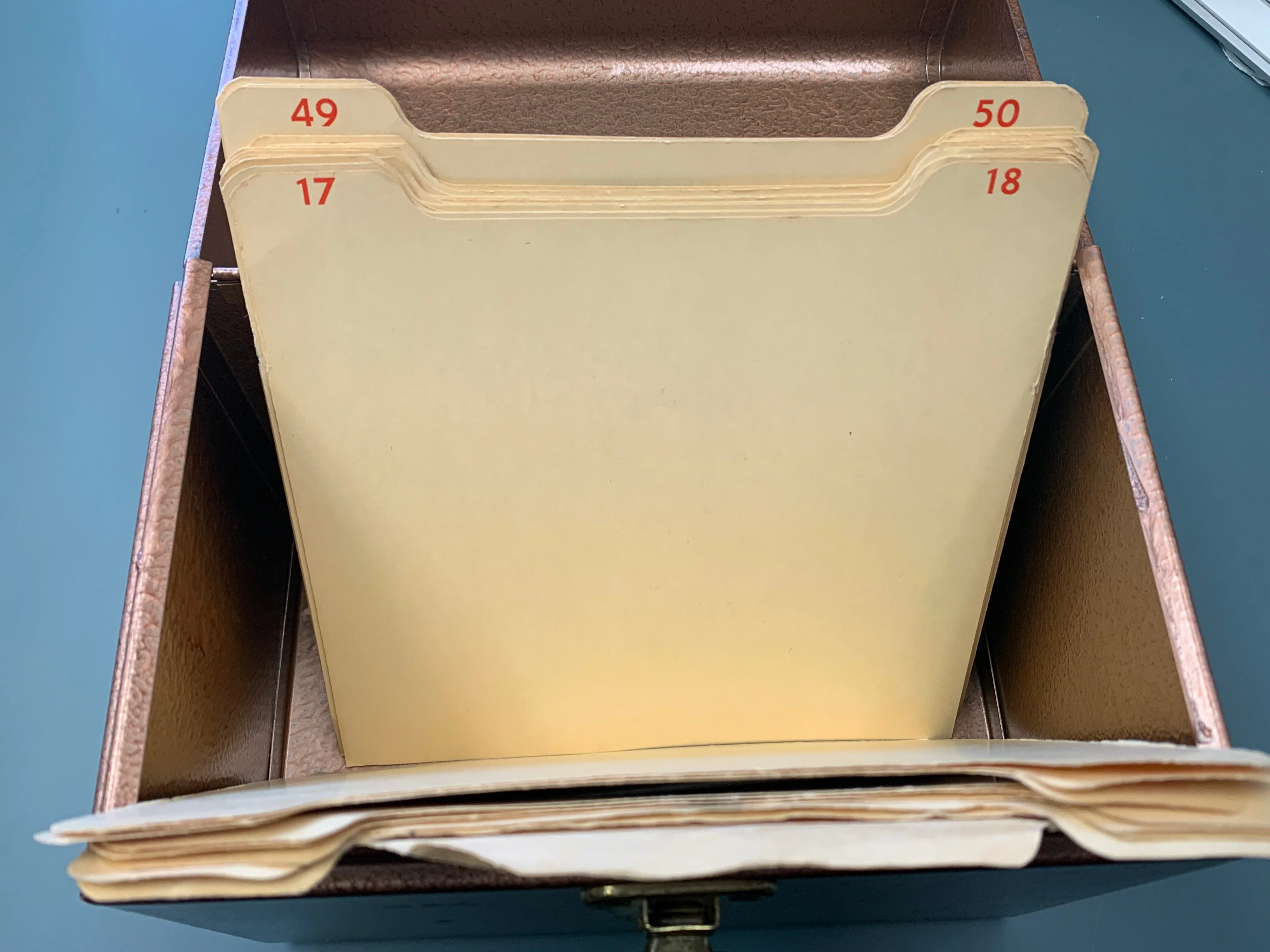 Metal 45 RPM Record Storage Carrying Case - Image 6
