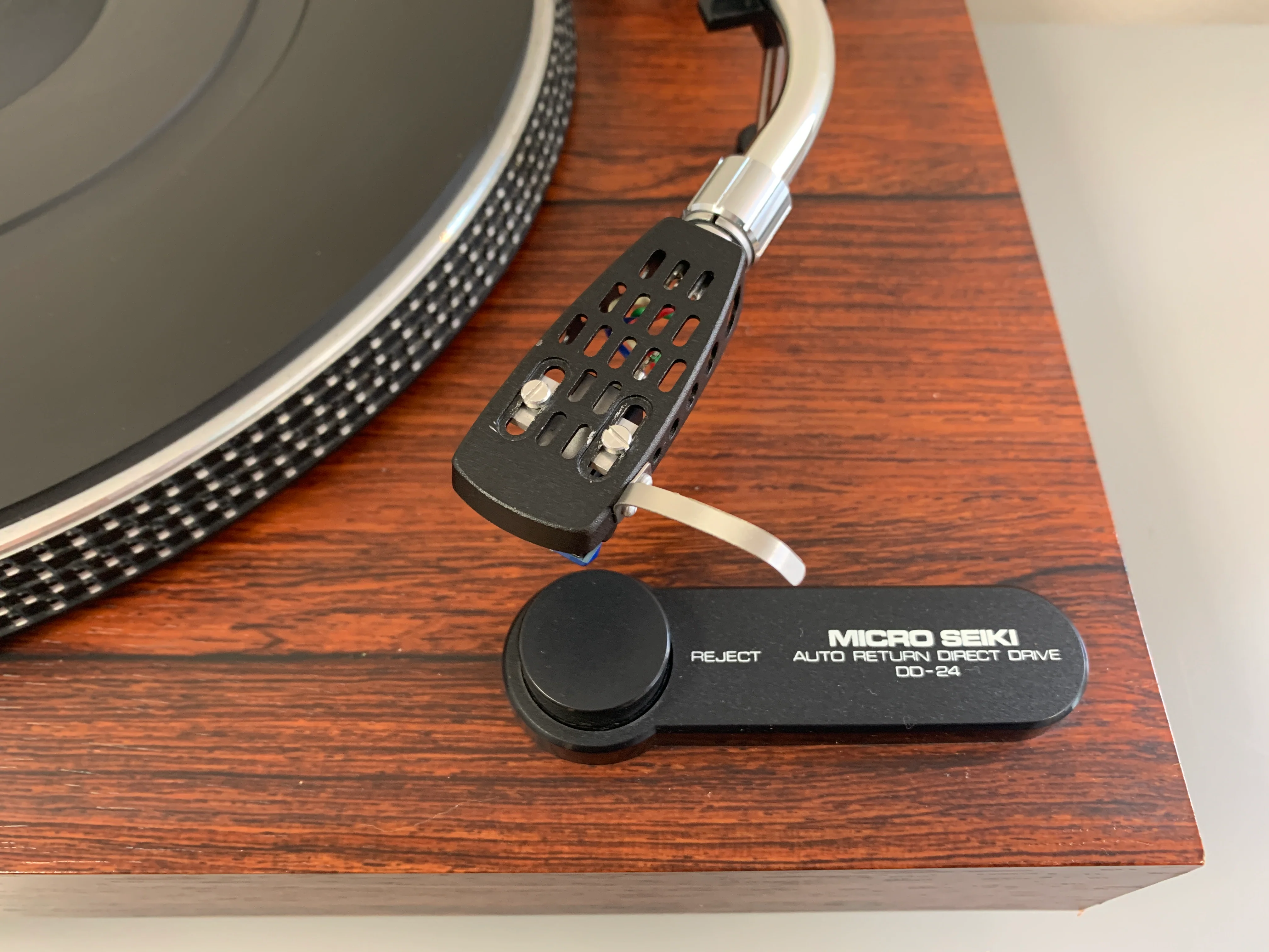 Micro Seiki DD-24 Turntable with Shure N97Xe Cartridge and OEM Stylus - Image 6