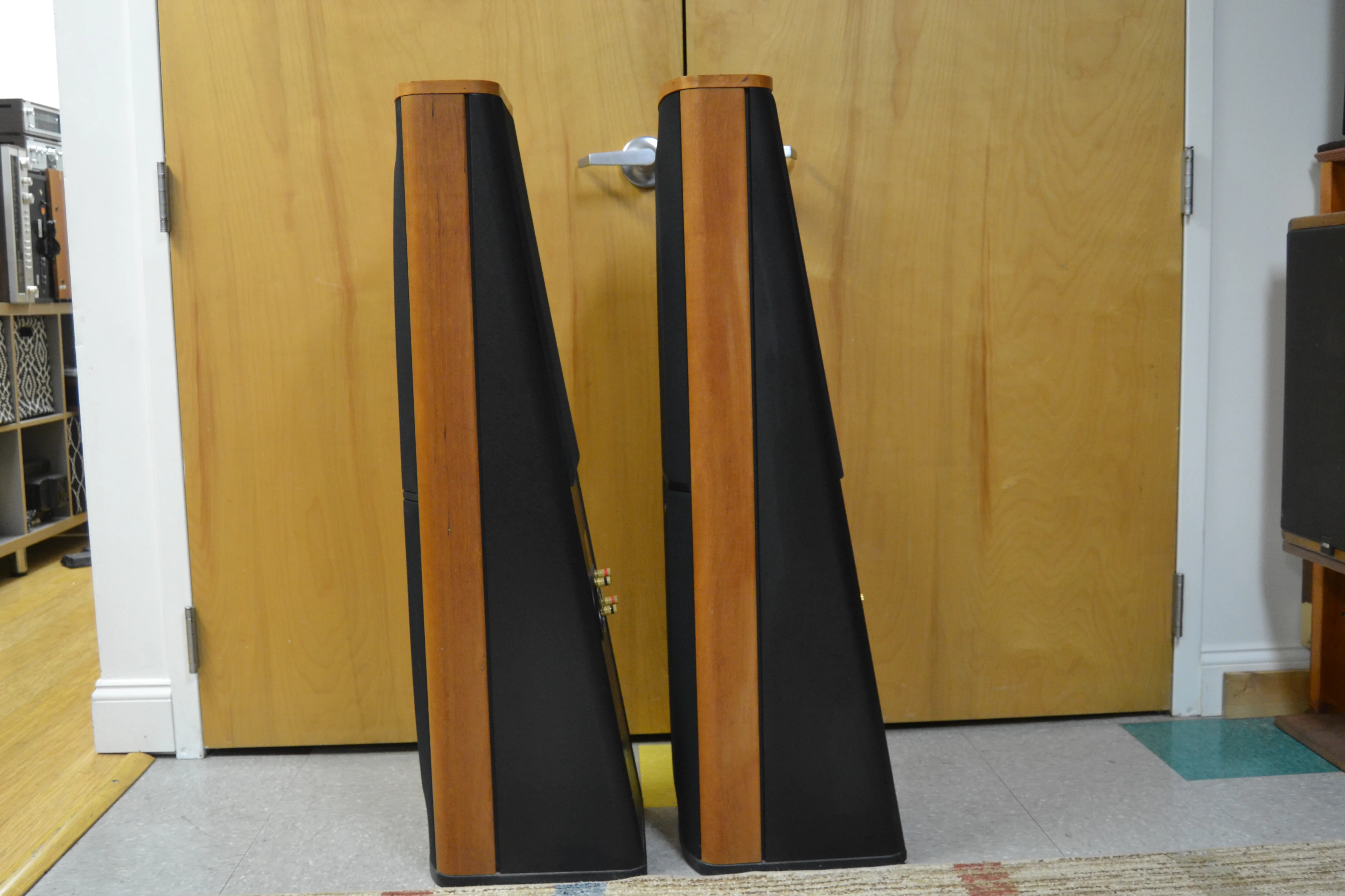 Mirage OM-9 Omni-polar Floor Standing Speakers - Image 3