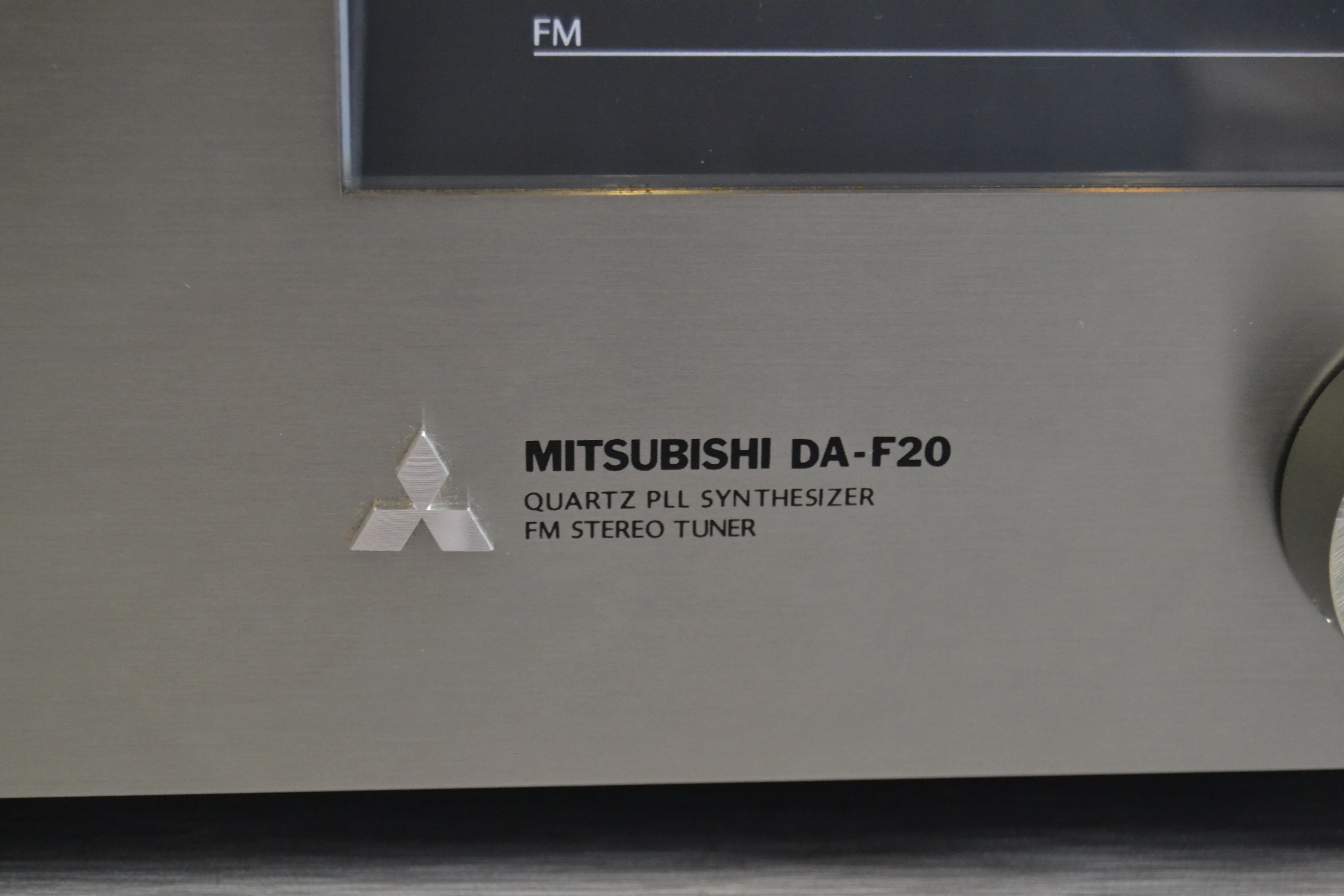 Mitsubishi DA-F20 Stereo Tuner - Image 5