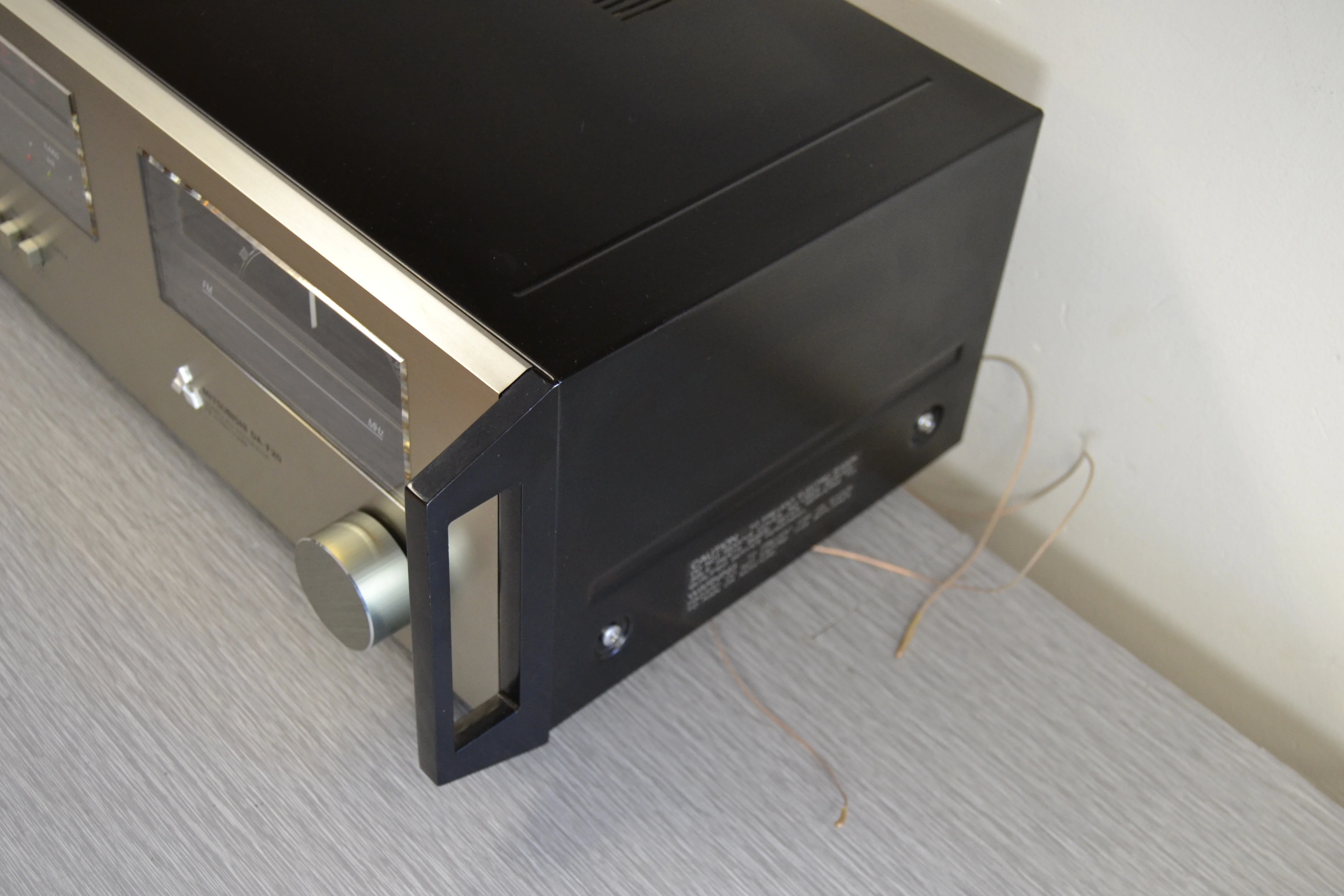 Mitsubishi DA-F20 Stereo Tuner - Image 9
