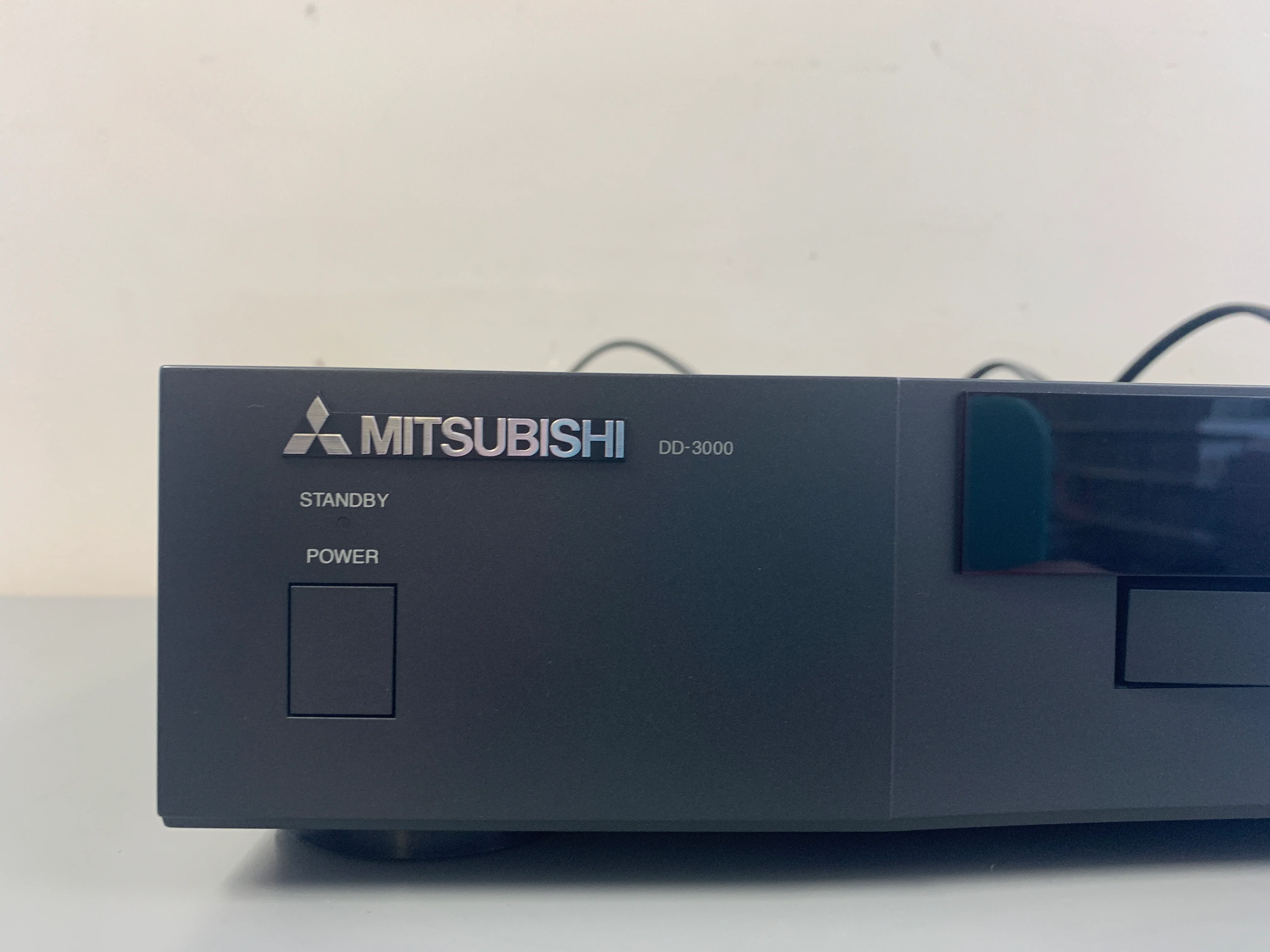 Mitsubishi DD-3000 DVD/CD Player - Image 2