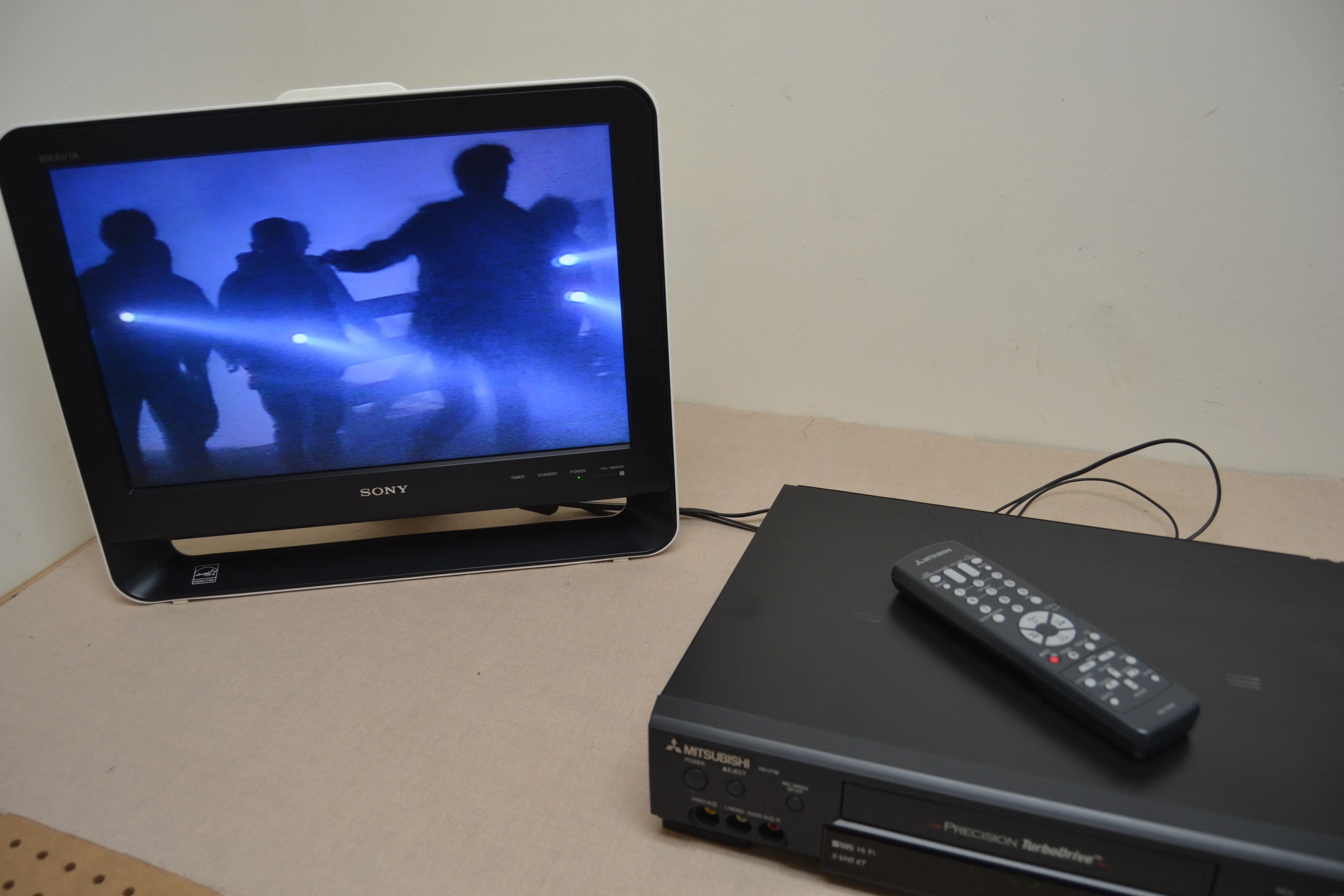 Mitsubishi HS-U748 S-VHS VCR * Remote - Image 3