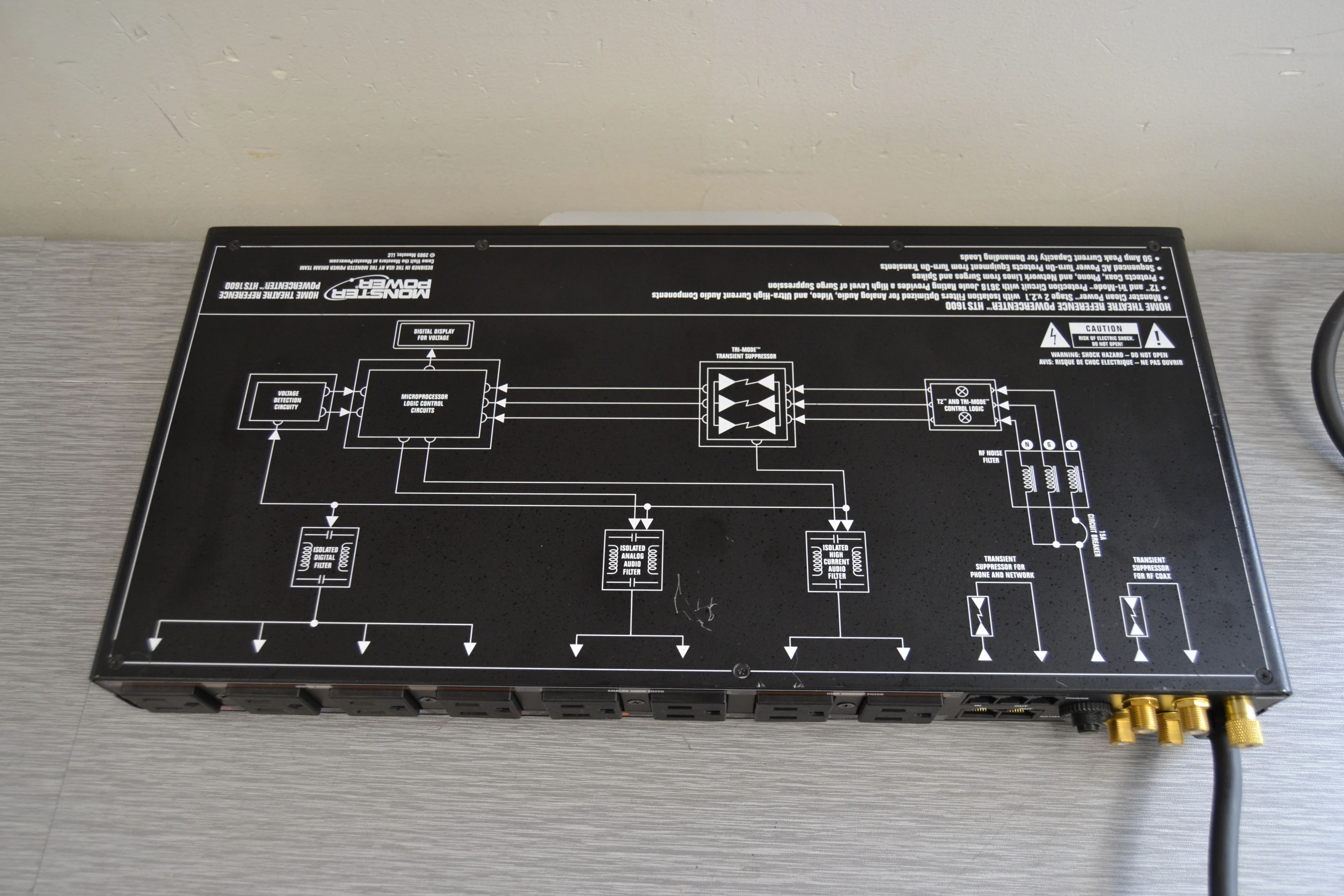 Monster Power HTS-1600 Power Conditioner - Image 3