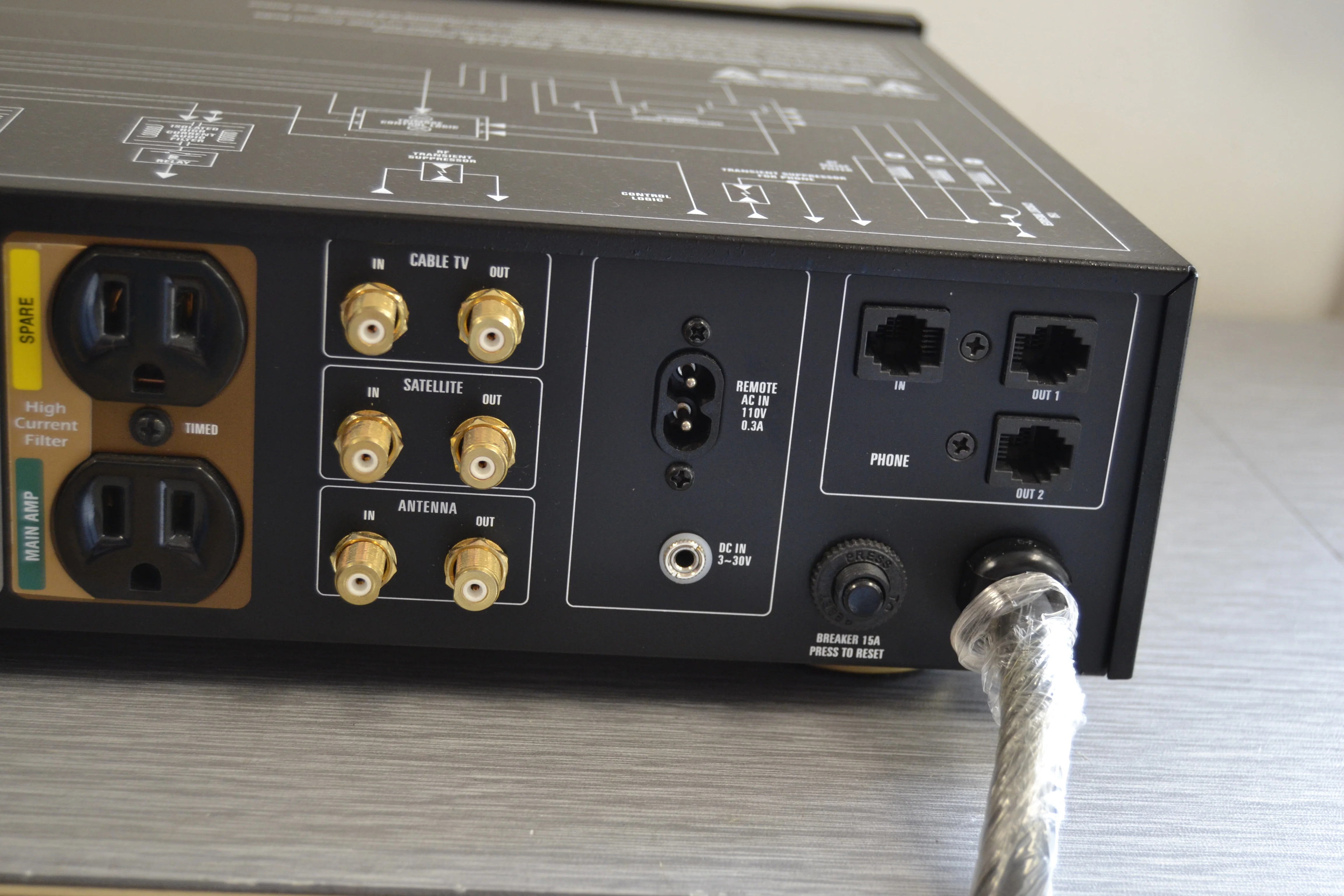 Monster Power HTS3600 Power Center - Image 2