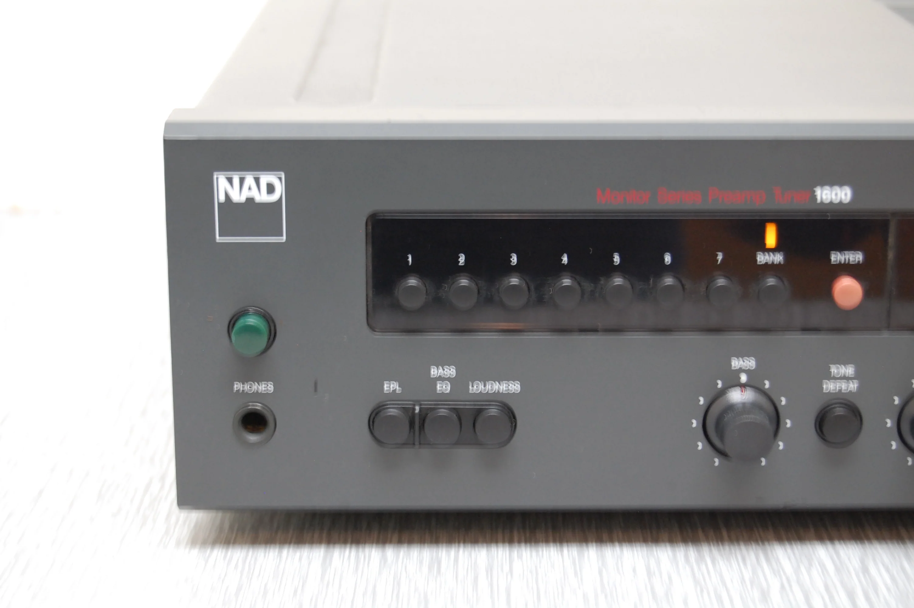 NAD 1600 Stereo Preamplifier - Tuner - Image 2