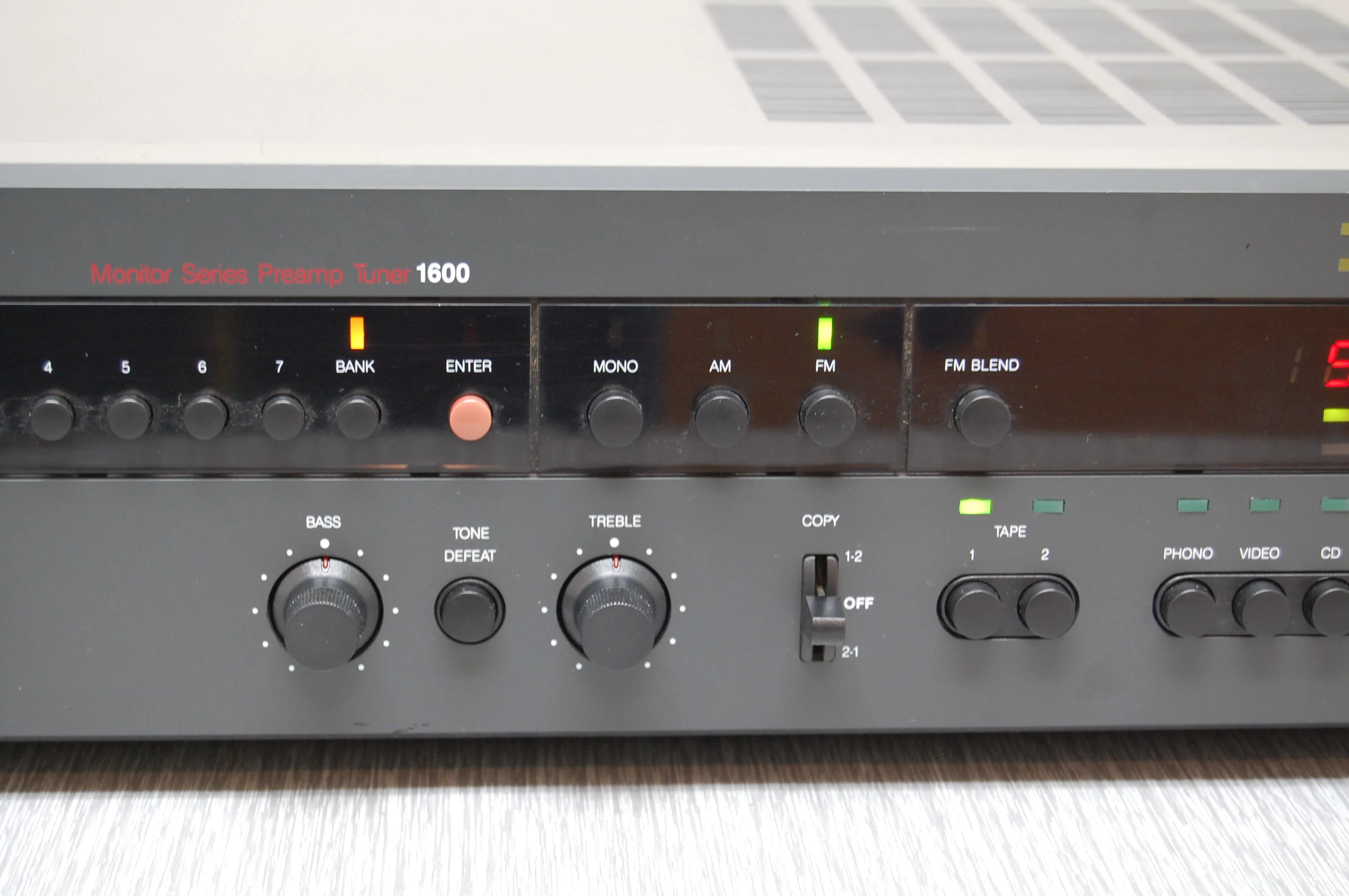 NAD 1600 Stereo Preamplifier - Tuner - Image 3