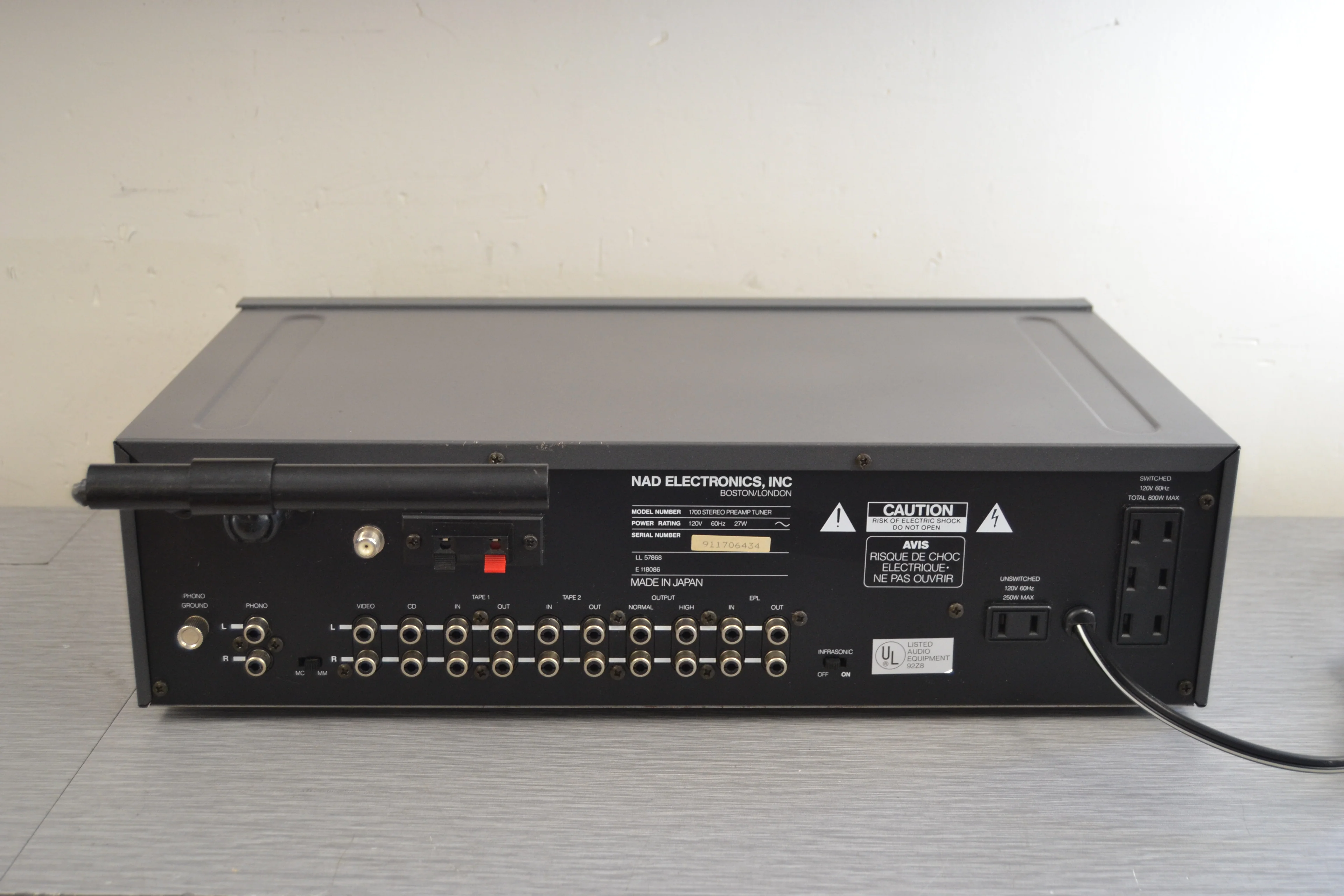 NAD Preamplifier Tuner 1700 - Image 8