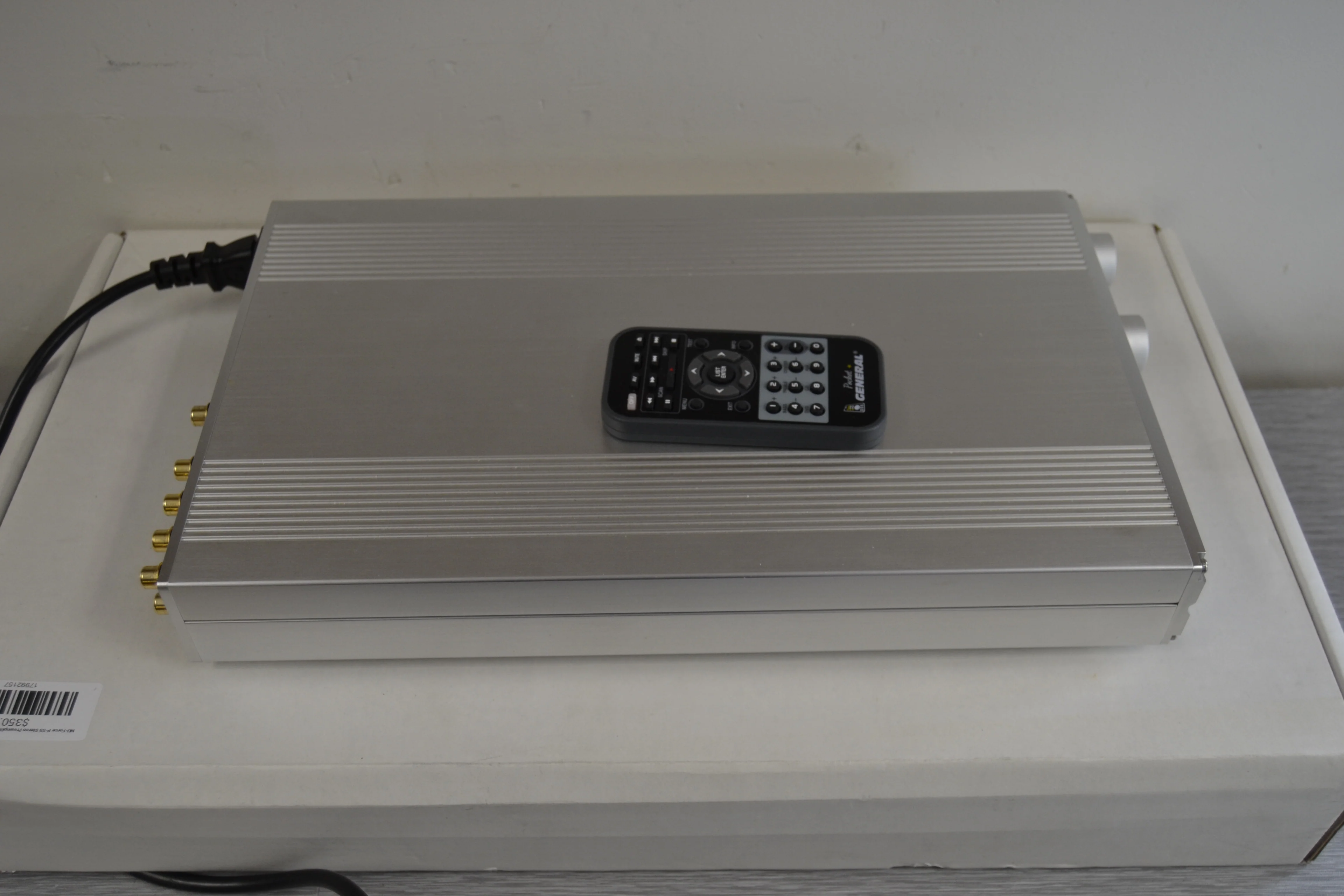 NUForce P-8S Stereo Preamplifier * Universal Remote * Box - Image 3