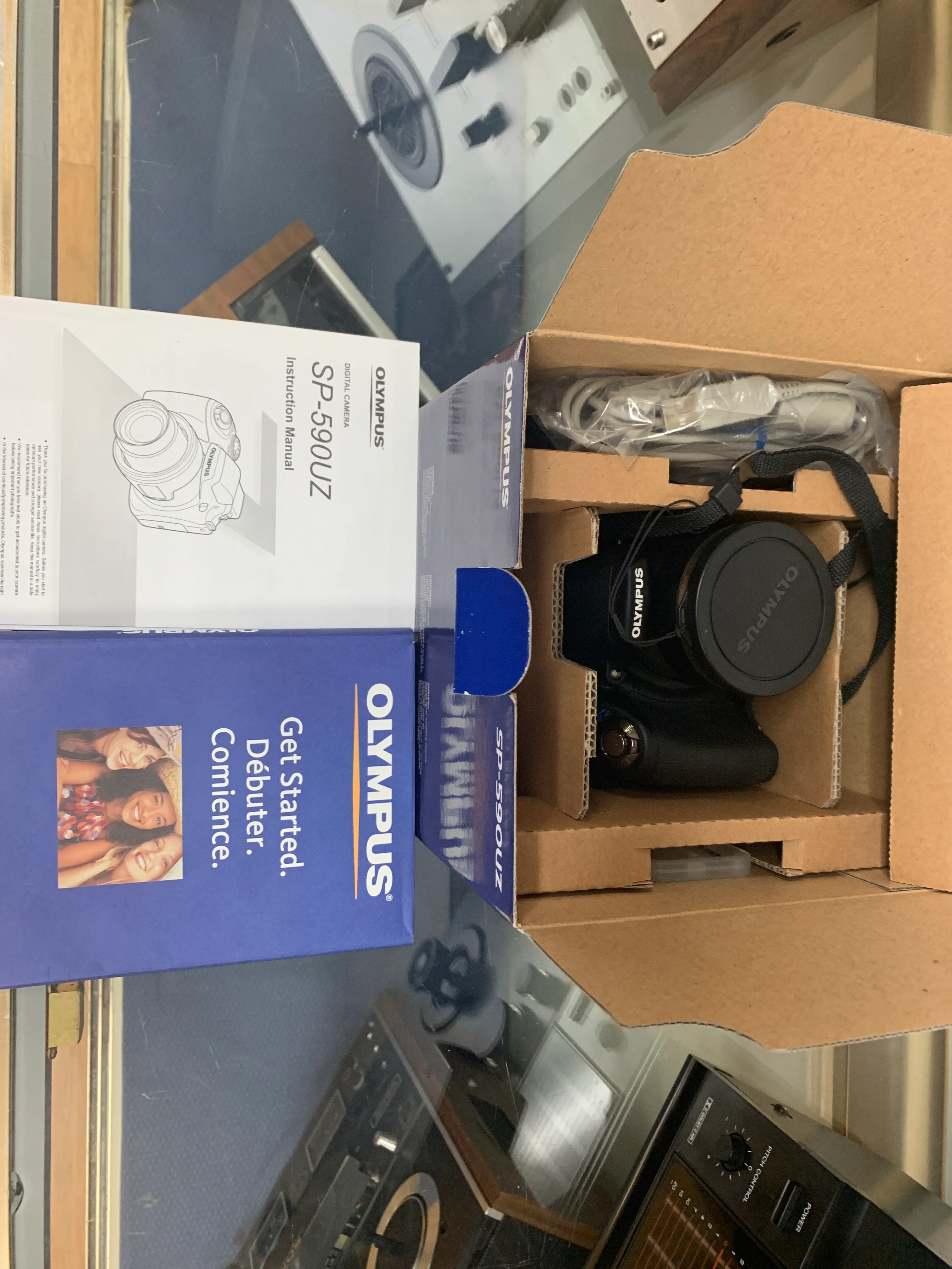 Olympus SP-59OUZ Digital Camera Bundle w/Accessories & Original Box - Image 6