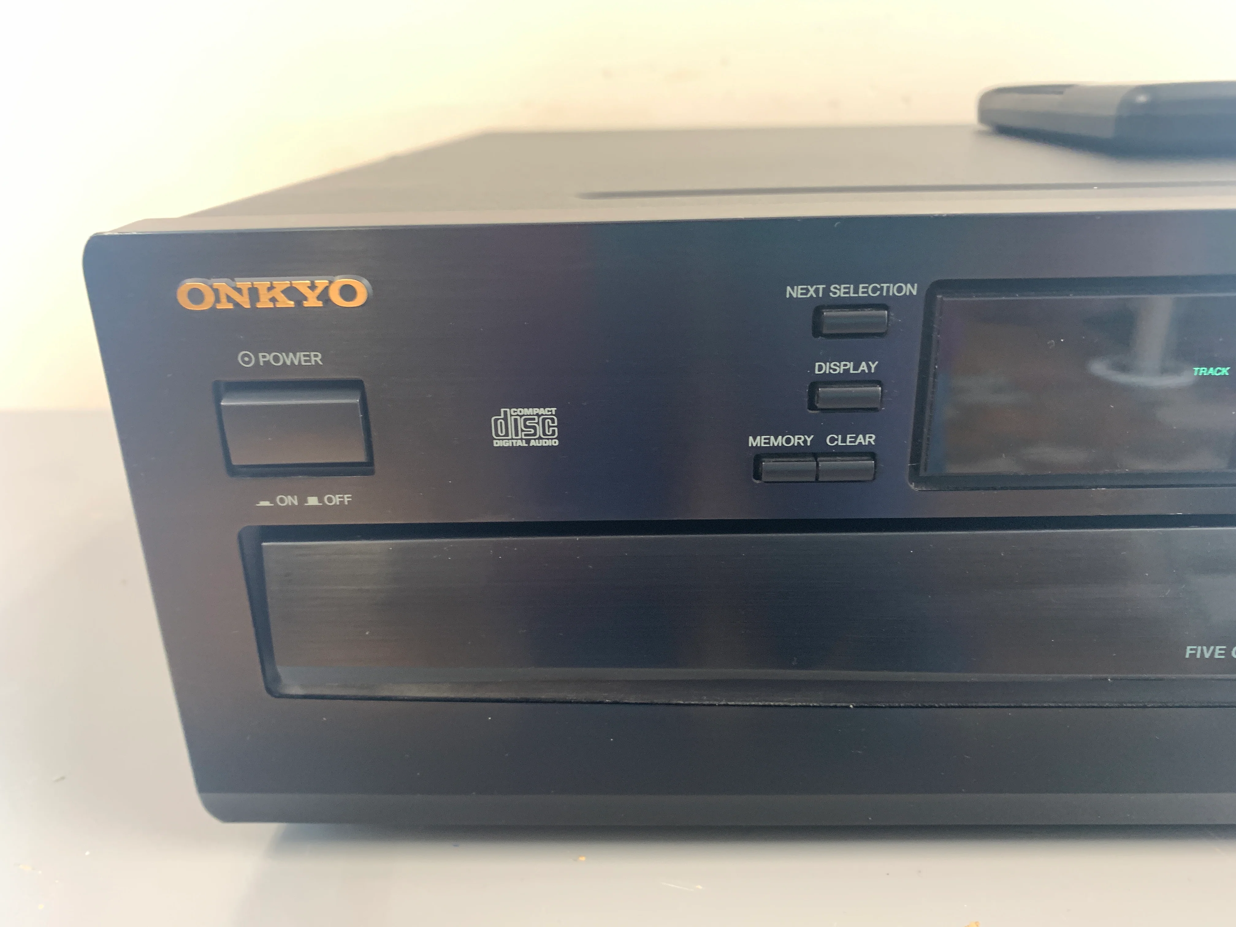 Onkyo DX-C370 Compact Disc Changer * 6 Discs * Remote Control - Image 2