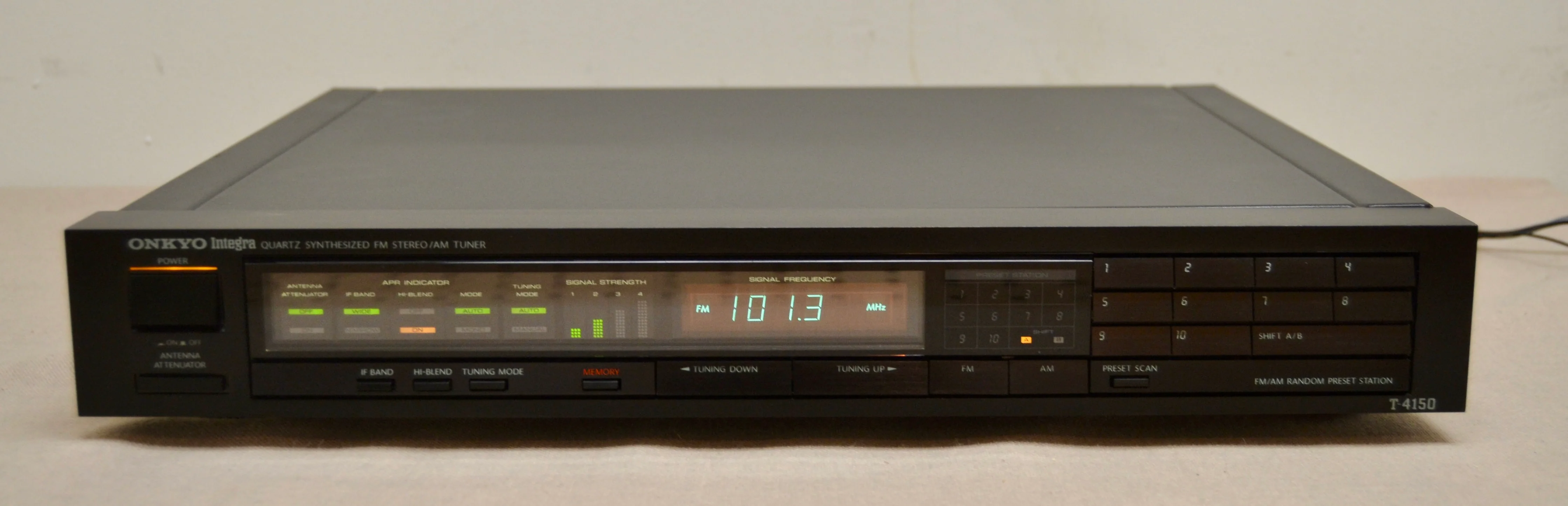 Onkyo T-4150 Synthesized FM Stereo / AM Tuner (1987-89)